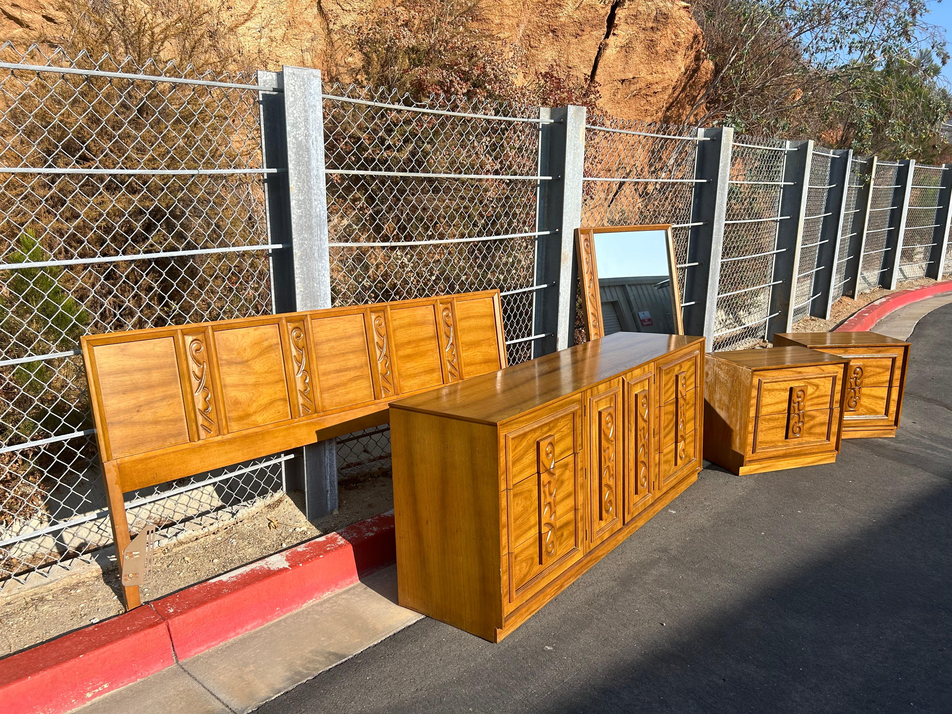 Mid Century Vintage BASSETT Bedroom Furniture Set - 5 Pieces 1