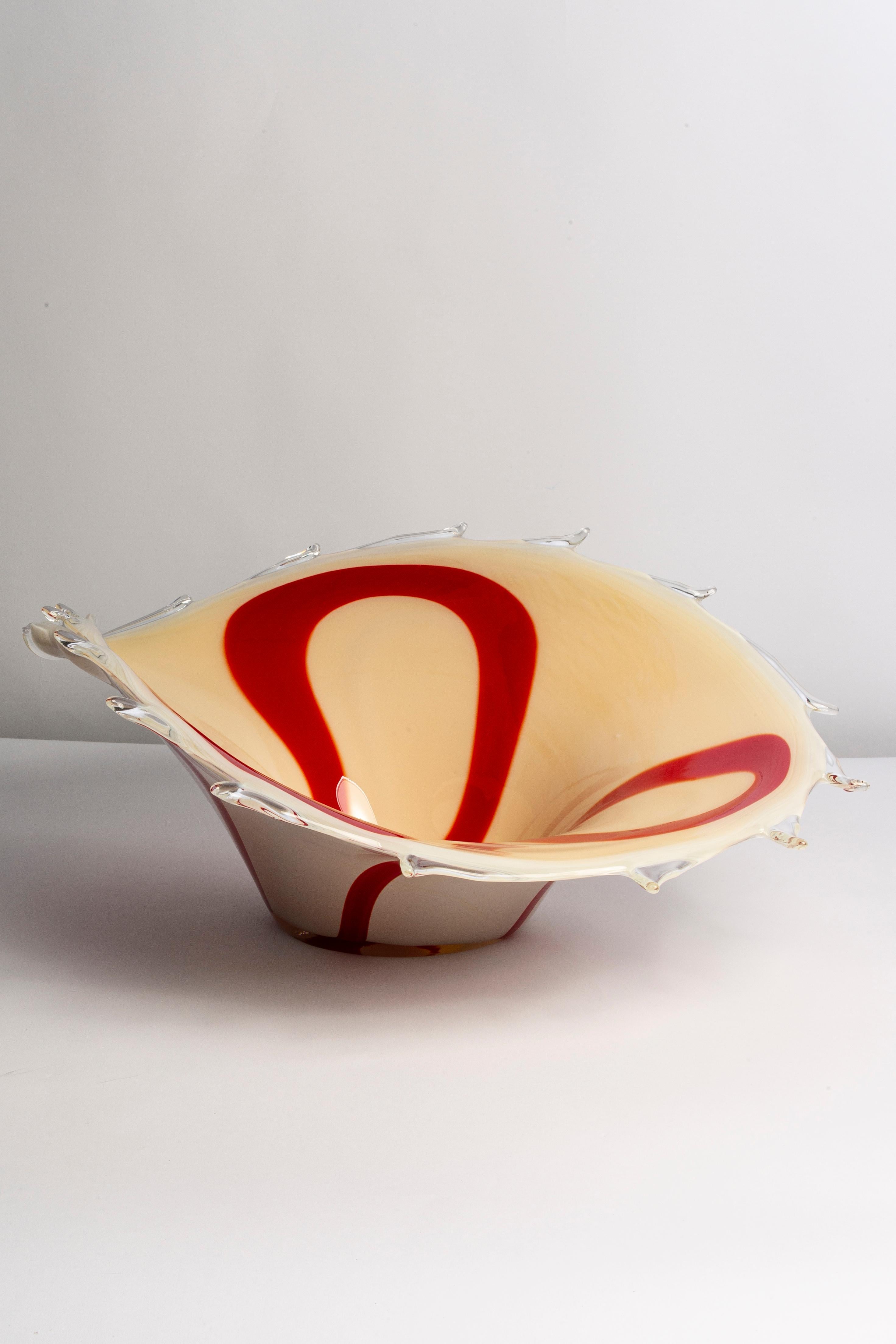 Dekorative Vintage-Tellerschale in Beige und Rot aus der Mitte des Jahrhunderts, Italien 1960 (Moderne der Mitte des Jahrhunderts) im Angebot