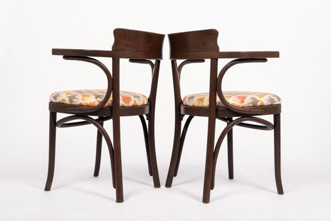 Mid Century Vintage Bentwood Cafe Dining Chairs in the Manner of J&J Kohn (Stoff) im Angebot