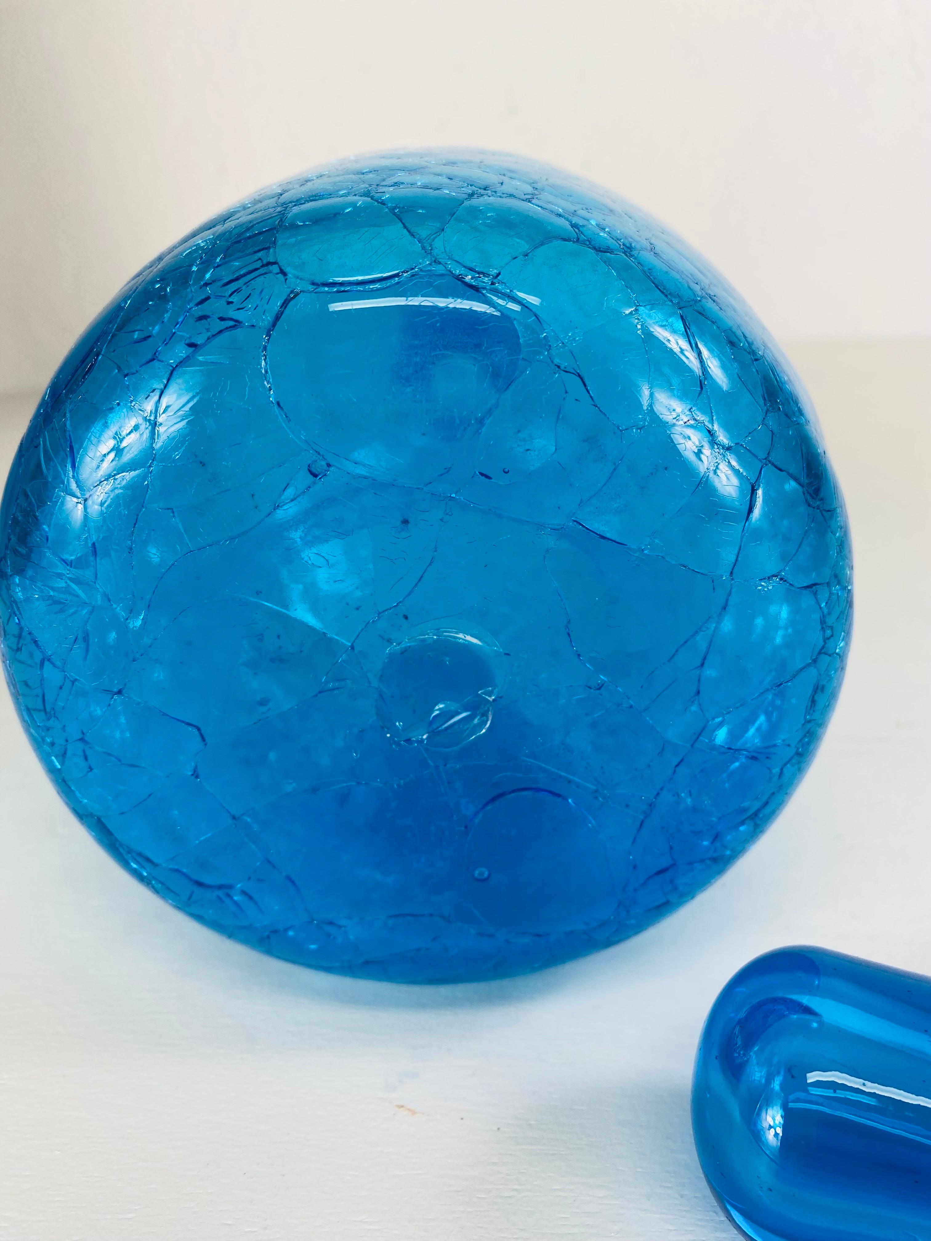 Blenko blaues Glasgefäß mit Stopfen aus der Mitte des Jahrhunderts. im Zustand „Gut“ im Angebot in Allentown, PA