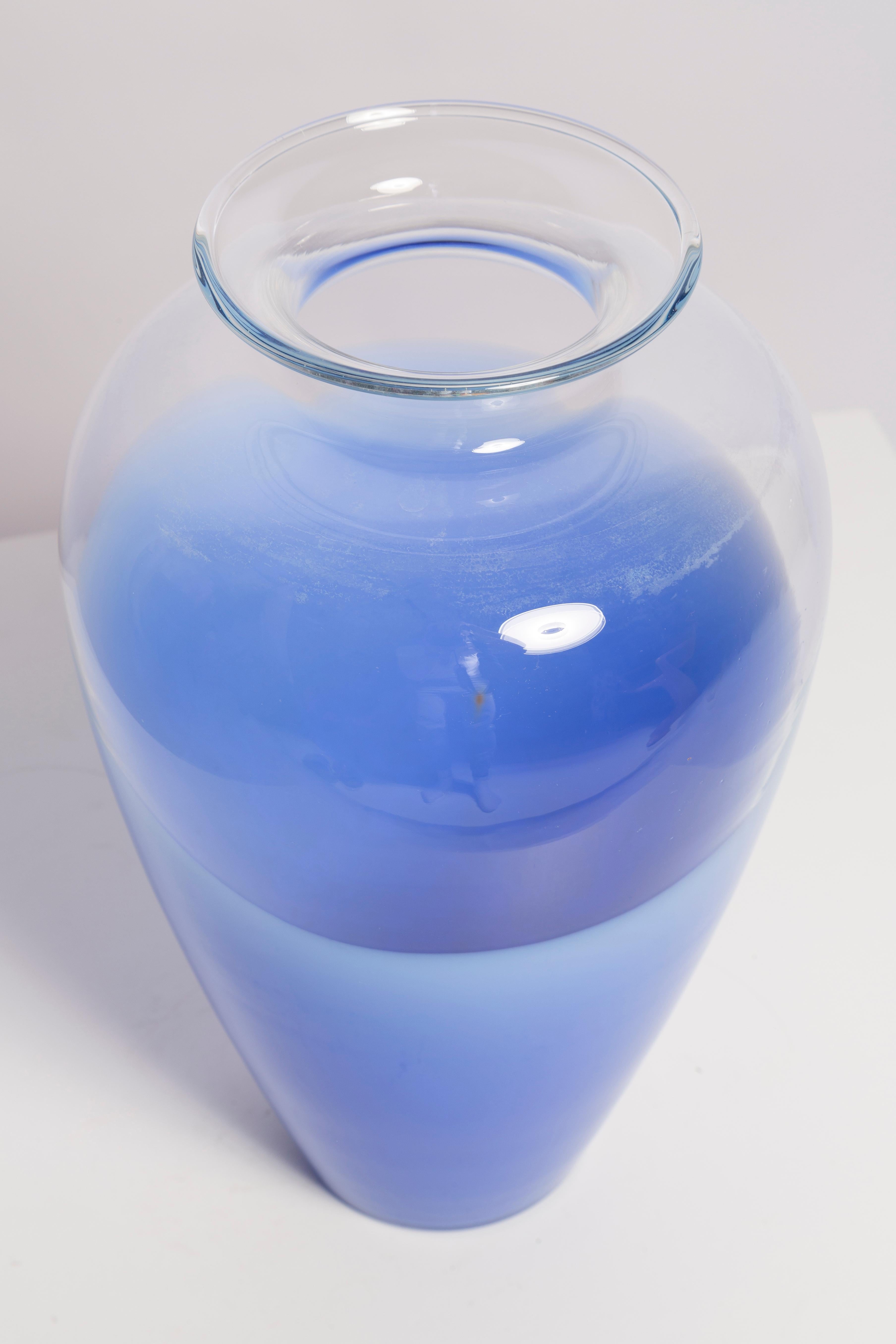 Verre Grand vase bleu et transparent du milieu du siècle dernier, Italie, années 1960 en vente