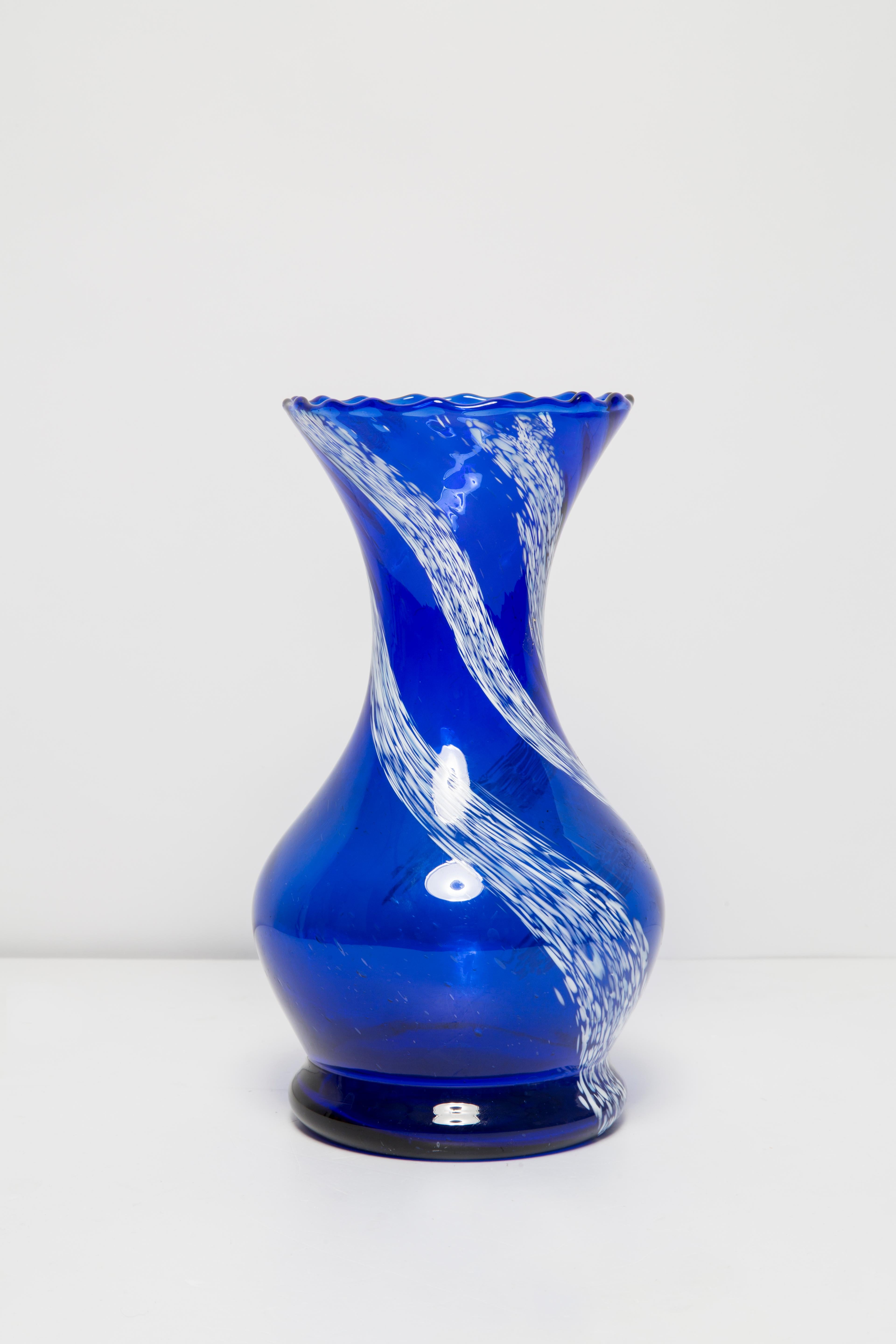 Mid Century Vintage Blue and White Artistic Glass Vase, Europe, 1970s In Good Condition For Sale In 05-080 Hornowek, PL