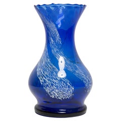 Jarrón de vidrio artístico azul y blanco Mid Century Vintage, Europa, años 70