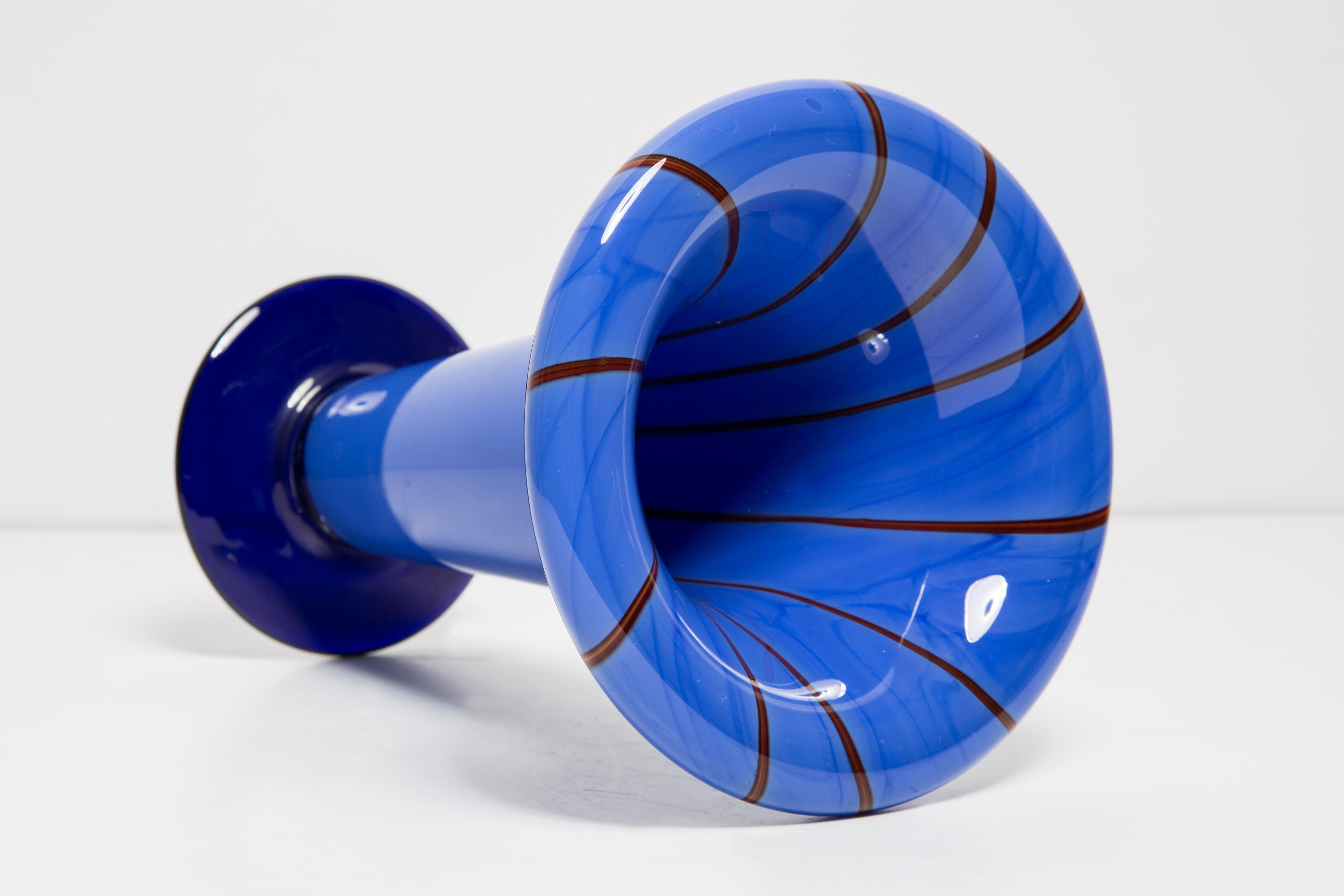 Vase en verre artistique bleu du milieu du siècle dernier, Europe, 1970 en vente 1