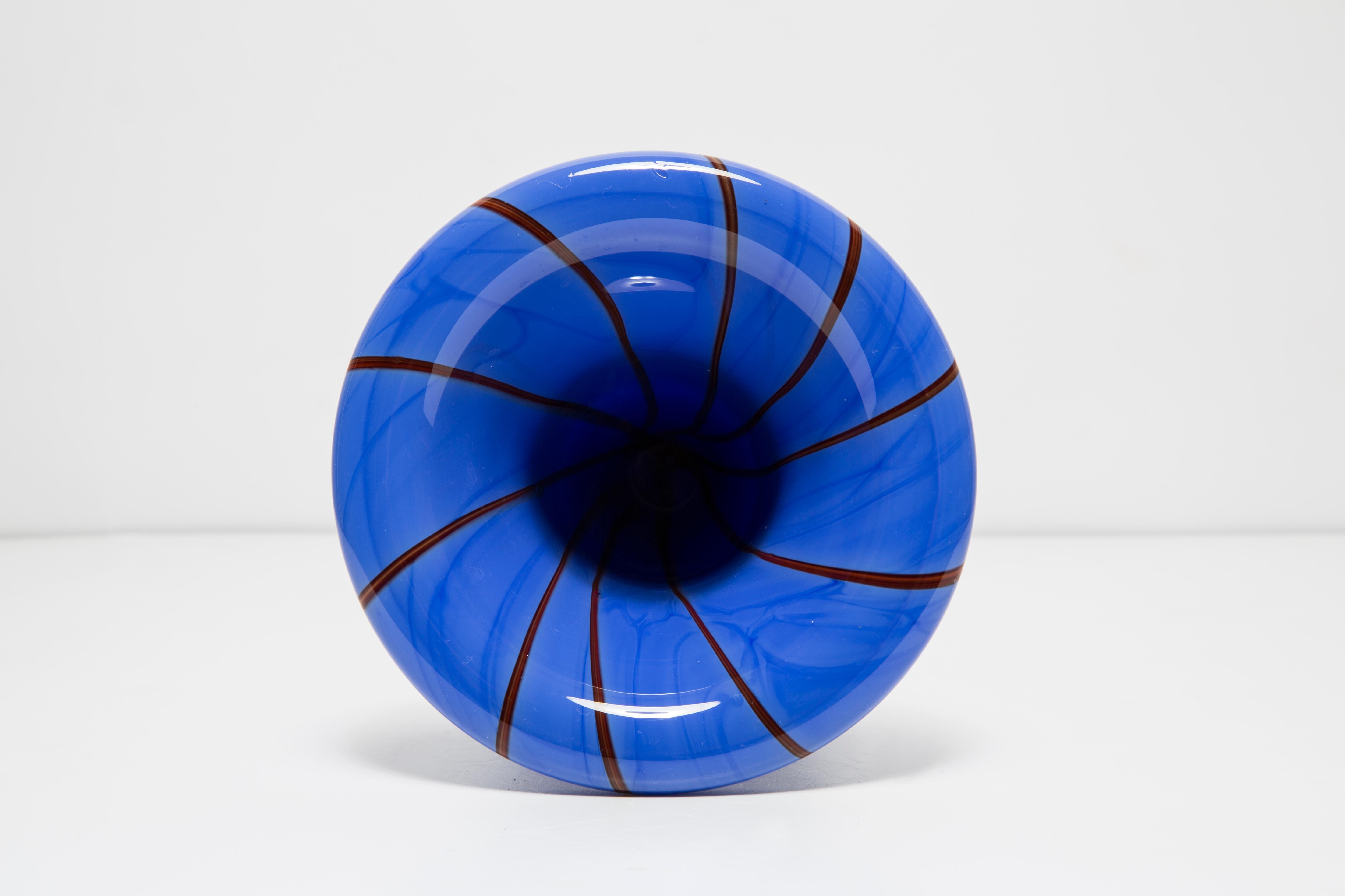 Vase en verre artistique bleu du milieu du siècle dernier, Europe, 1970 en vente 2