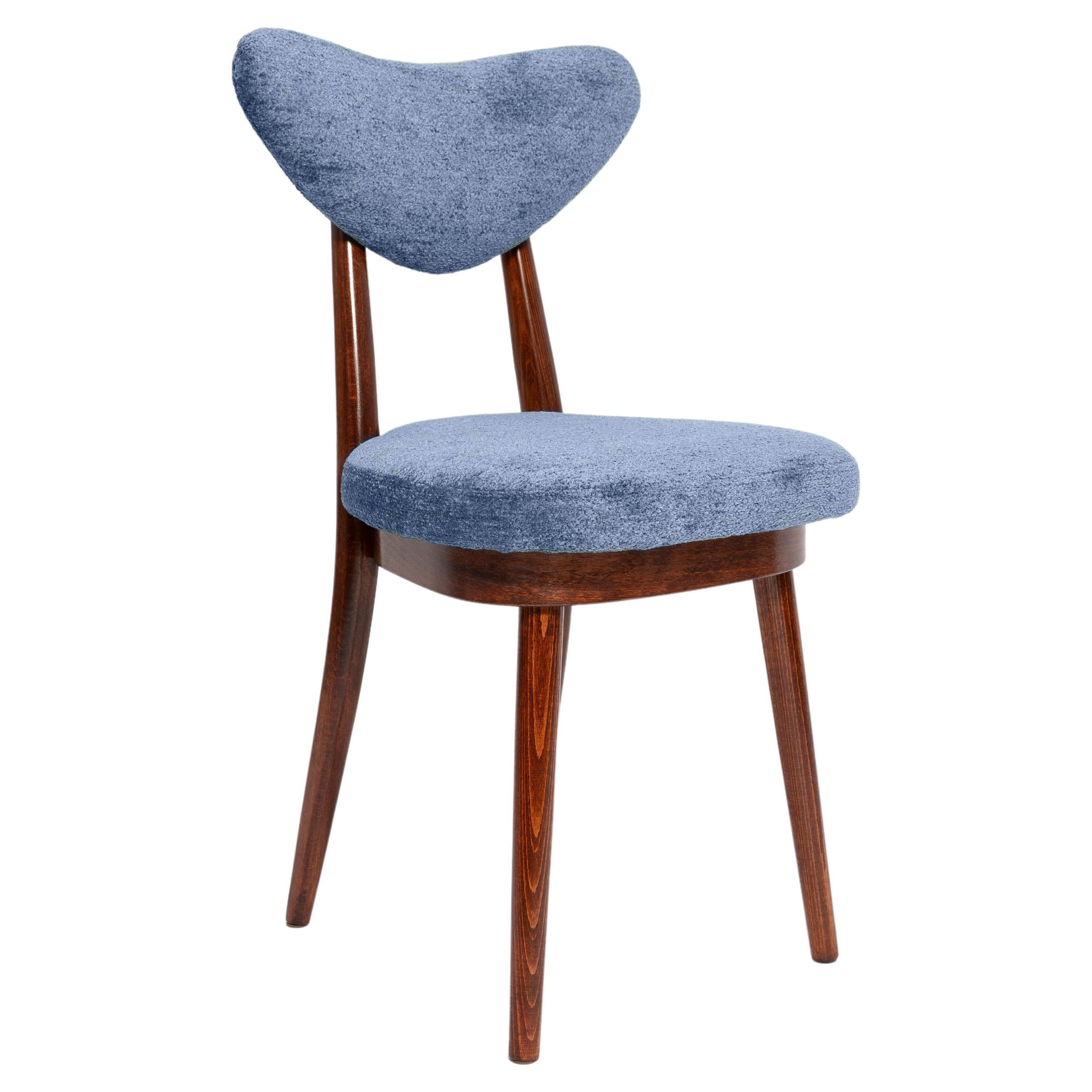 Mid-Century-Vintage-Stuhl mit blauem Herz aus Samt, Europa, 1960er Jahre
