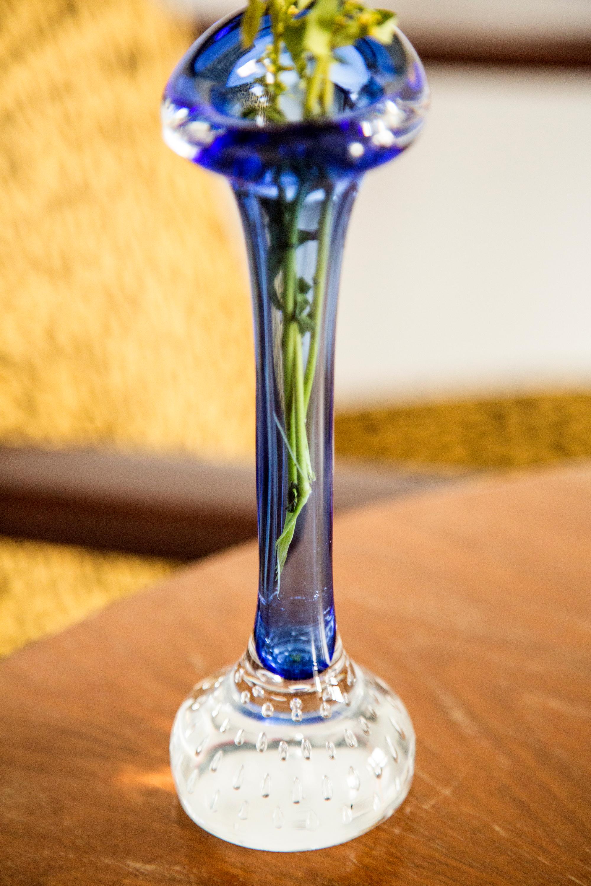 Mid-Century moderno Piccolo vaso geometrico blu vintage del Medioevo, Europa, anni '60 in vendita