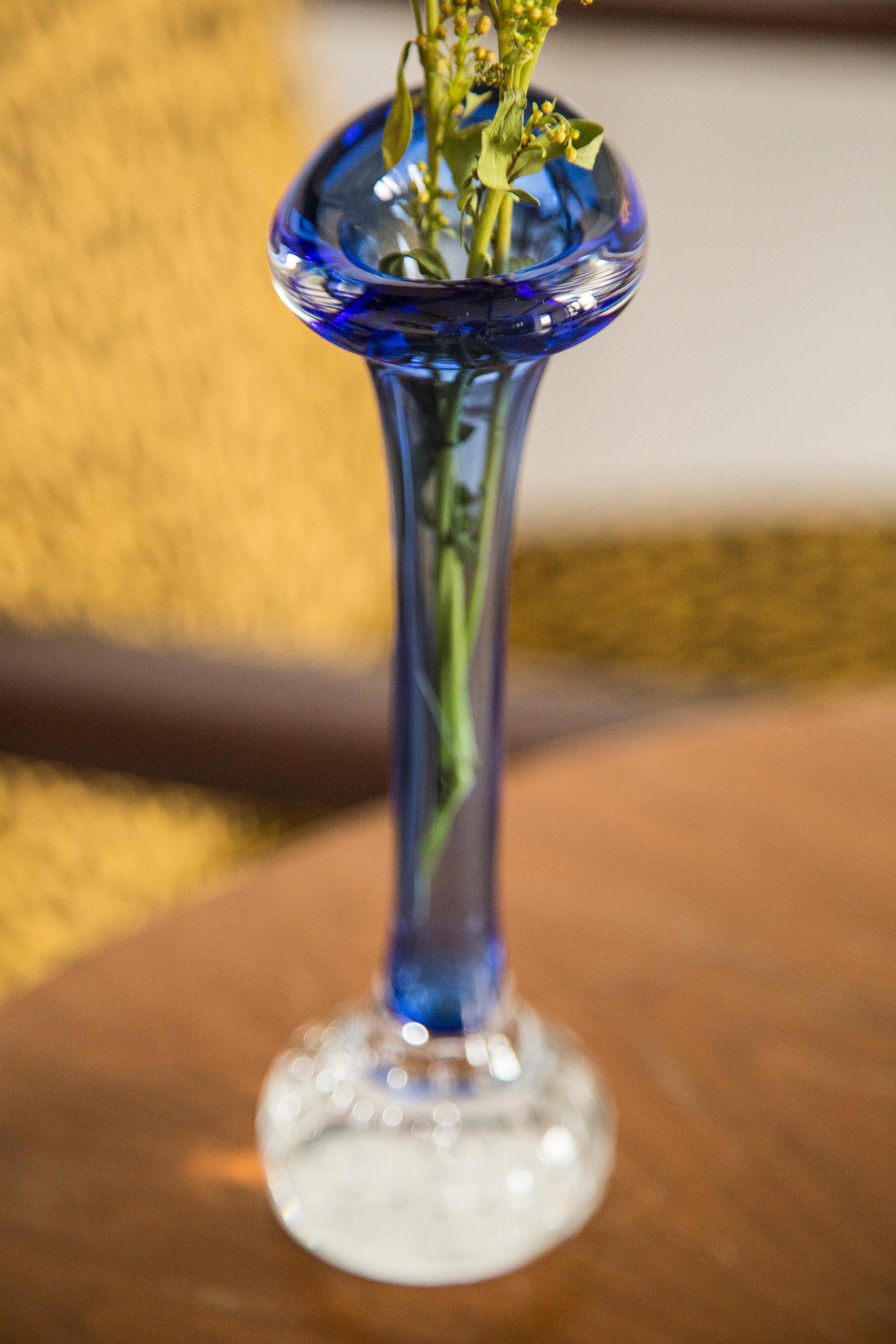 Polacco Piccolo vaso geometrico blu vintage del Medioevo, Europa, anni '60 in vendita