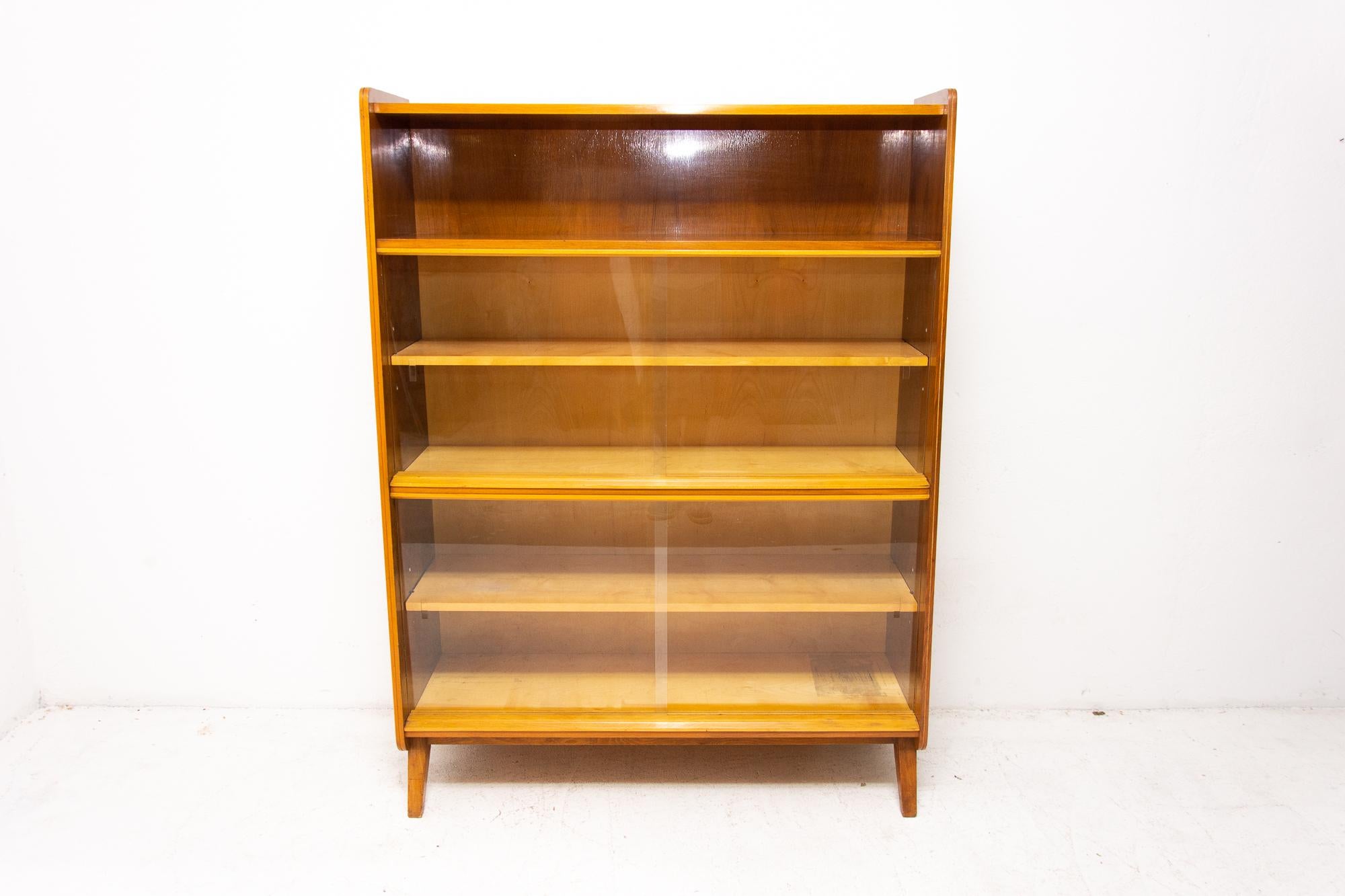 Midcentury vintage bookcase from the 1960s. It was designed by František Jirák and was manufactured by Tatra Nábytok Company in the former Czechoslovakia. Features a simple design, a glazed section with five storage spaces. In very good condition.
