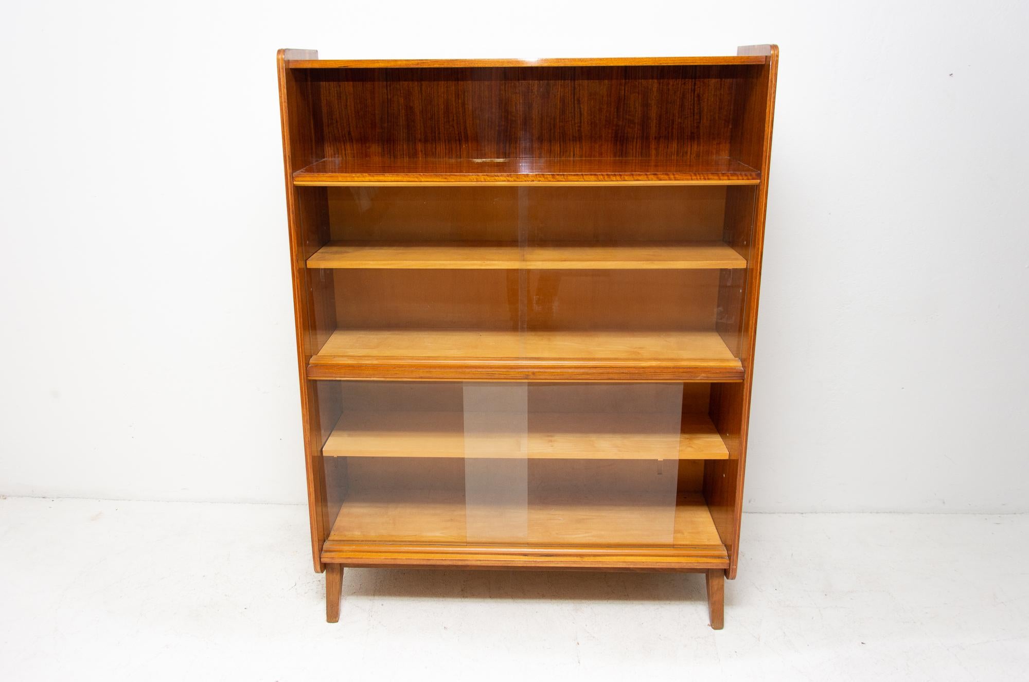 Midcentury vintage bookcase from the 1960s. It was designed by František Jirák and was manufactured by Tatra Nábytok Company in the former Czechoslovakia. Features a simple design, a glazed section with five storage spaces. In very good condition.