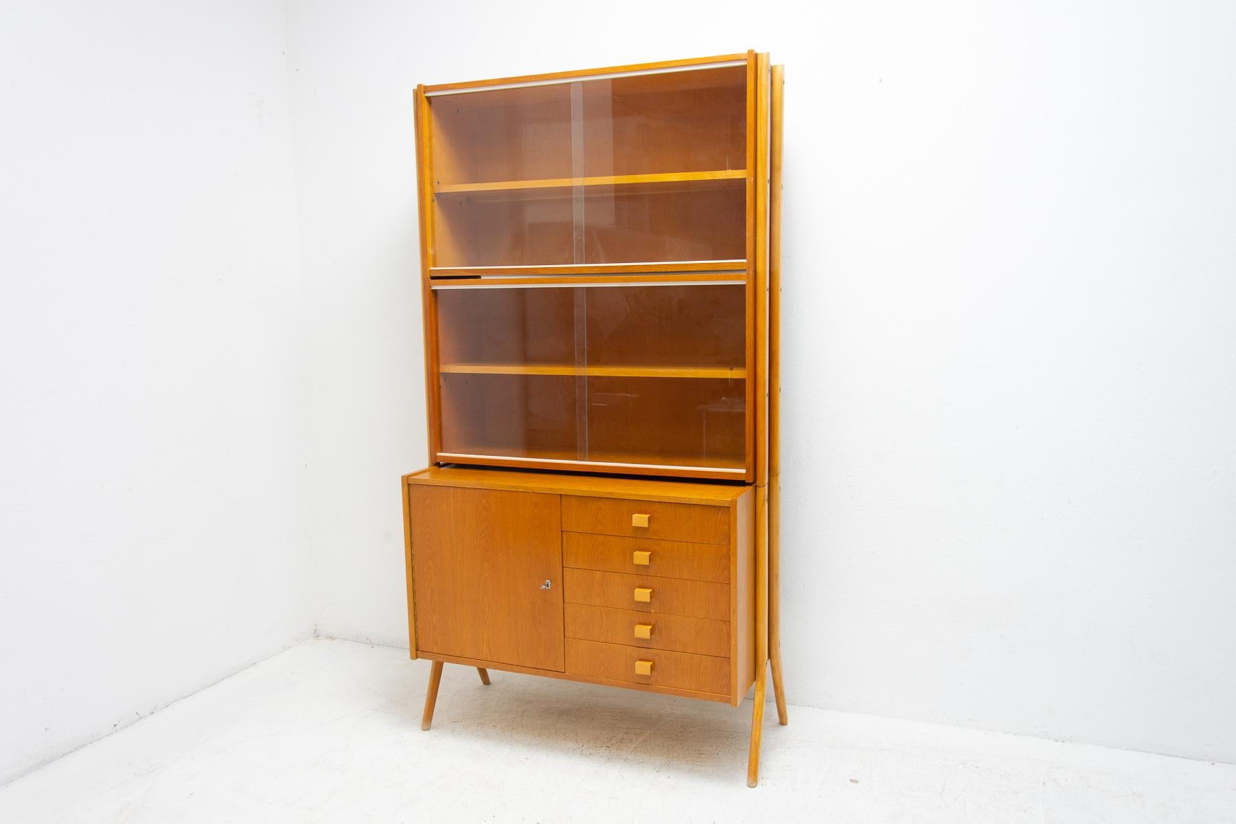 Mid century vintage bookcase from the 1960´s. It was designed by František Jirák and was manufactured by Tatra nábytok company in the former Czechoslovakia. Features a simple design. In very good condition. Beech wood veneer.
 