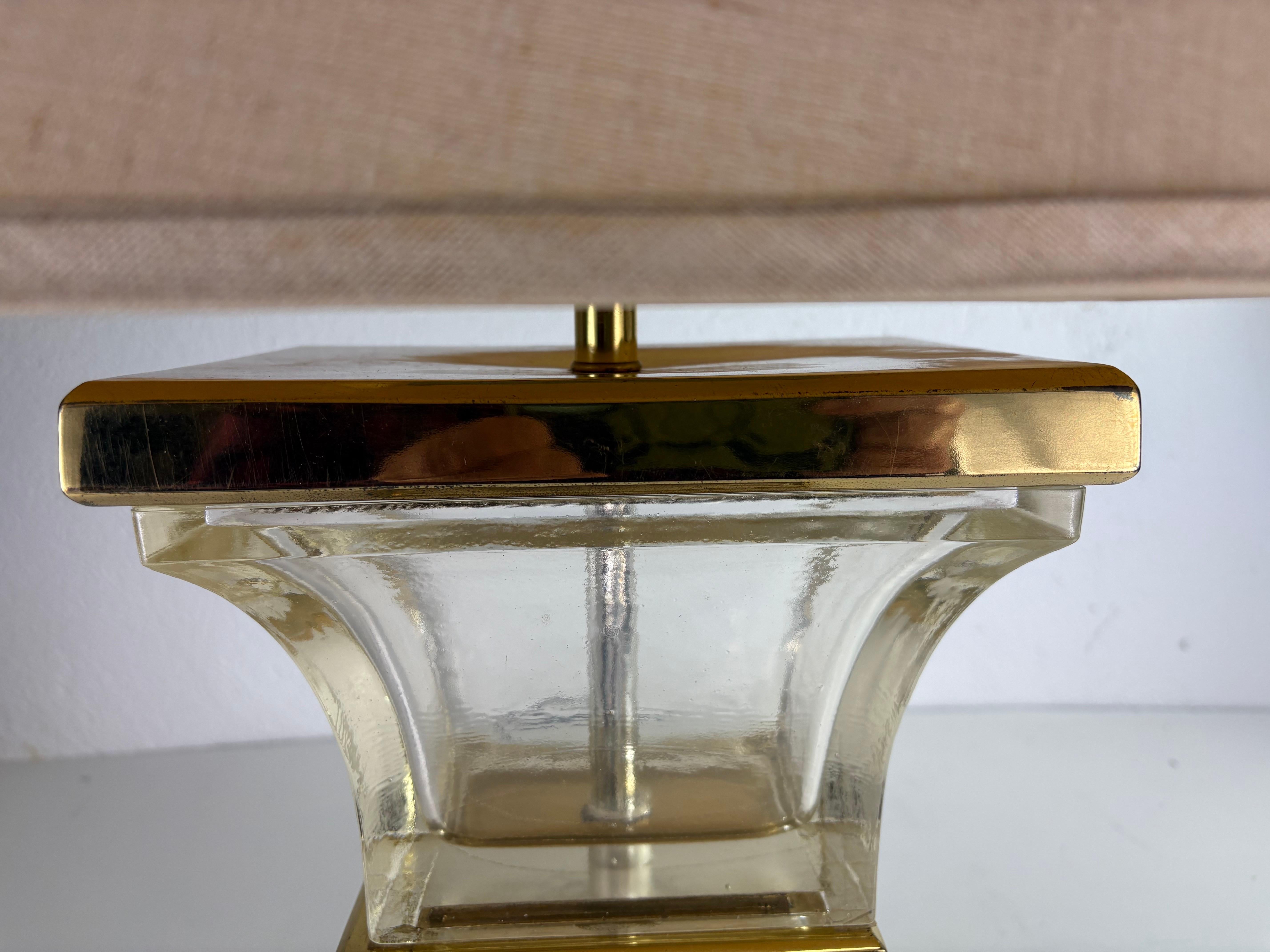 Lampada da tavolo vintage di metà secolo in ottone e vetro di Chapman in vendita 5