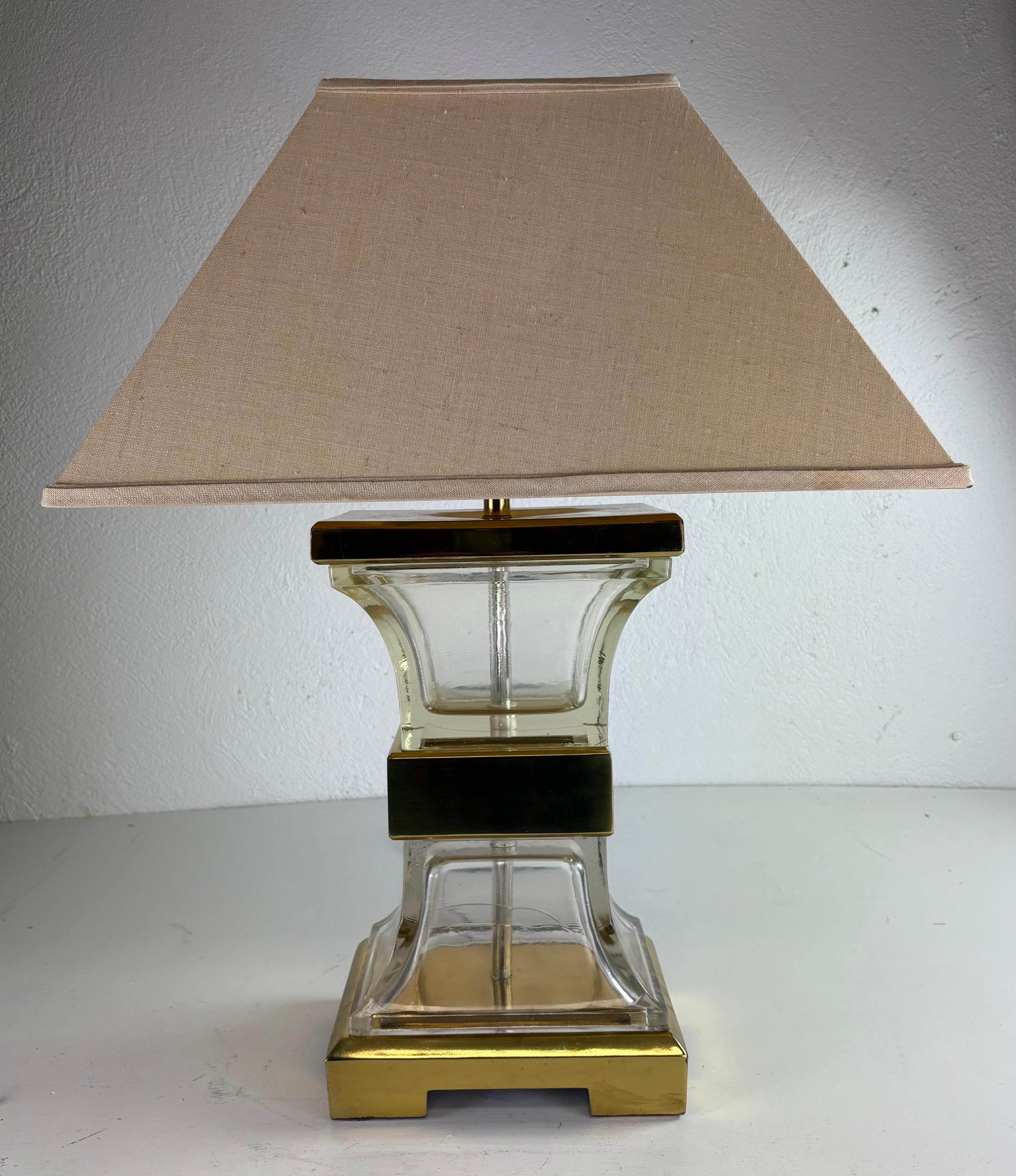 Lampada da tavolo vintage di metà secolo in ottone e vetro di Chapman in vendita 7