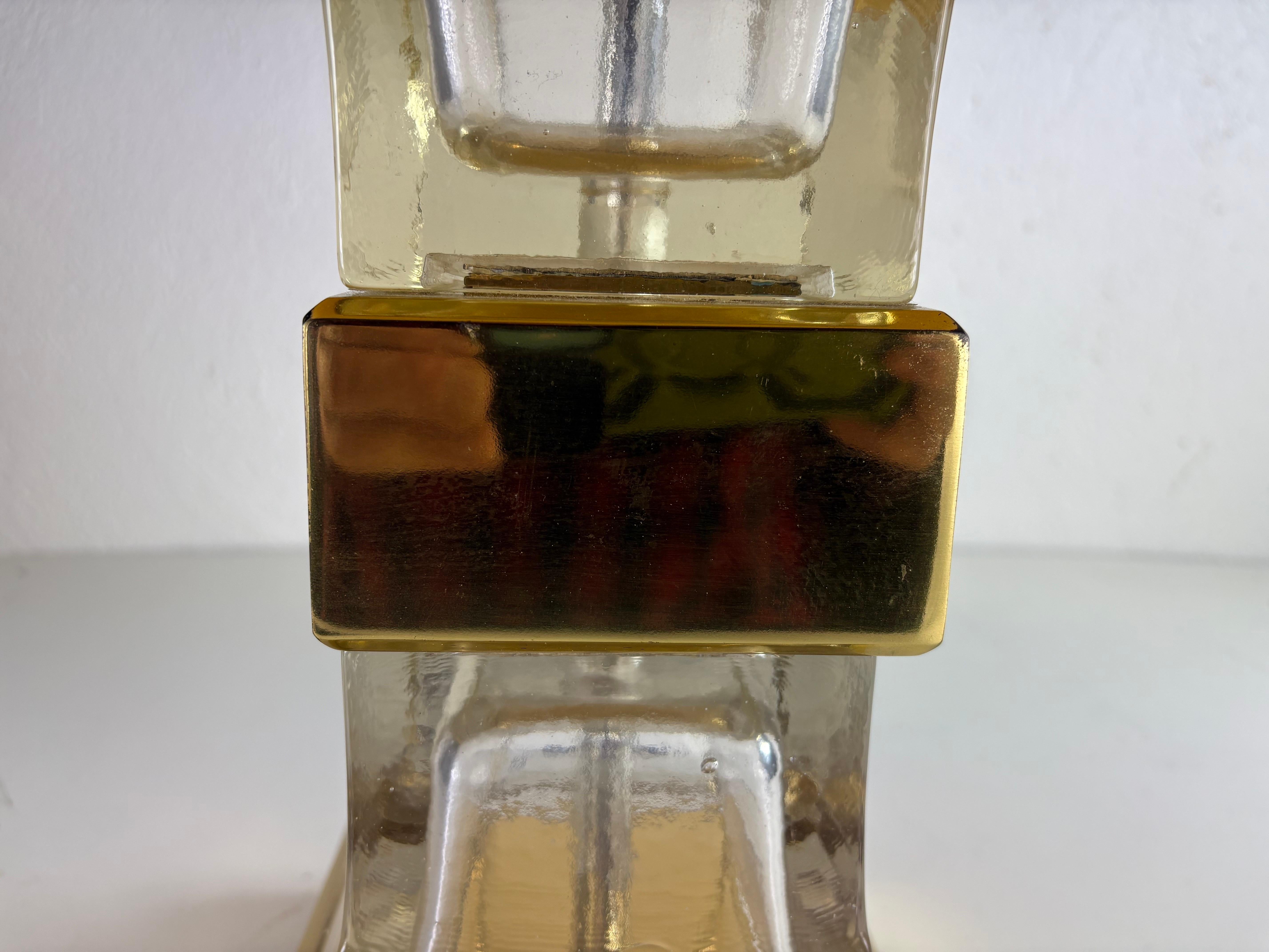 Lampada da tavolo vintage di metà secolo in ottone e vetro di Chapman in vendita 3