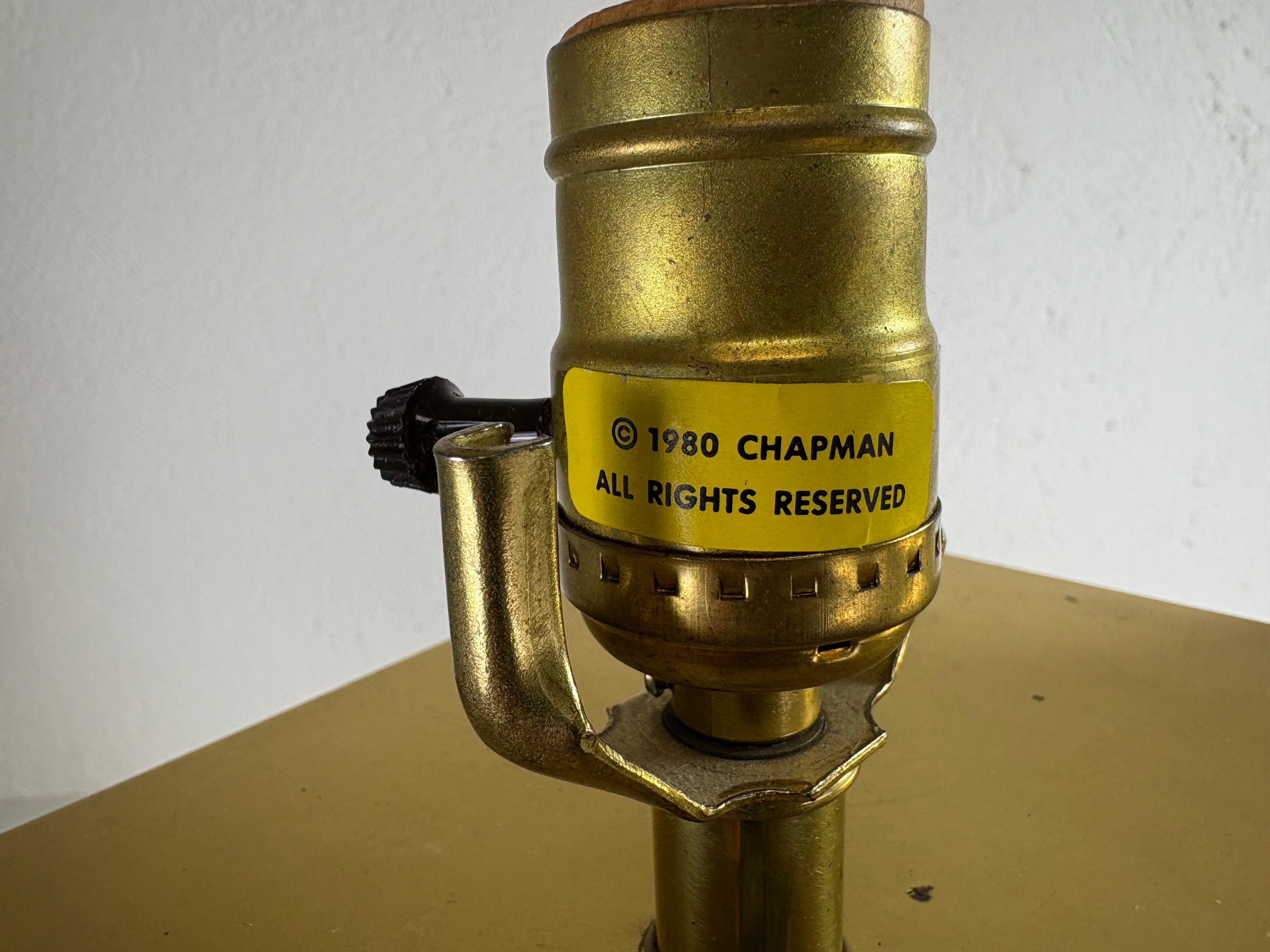 Lampada da tavolo vintage di metà secolo in ottone e vetro di Chapman in vendita 4