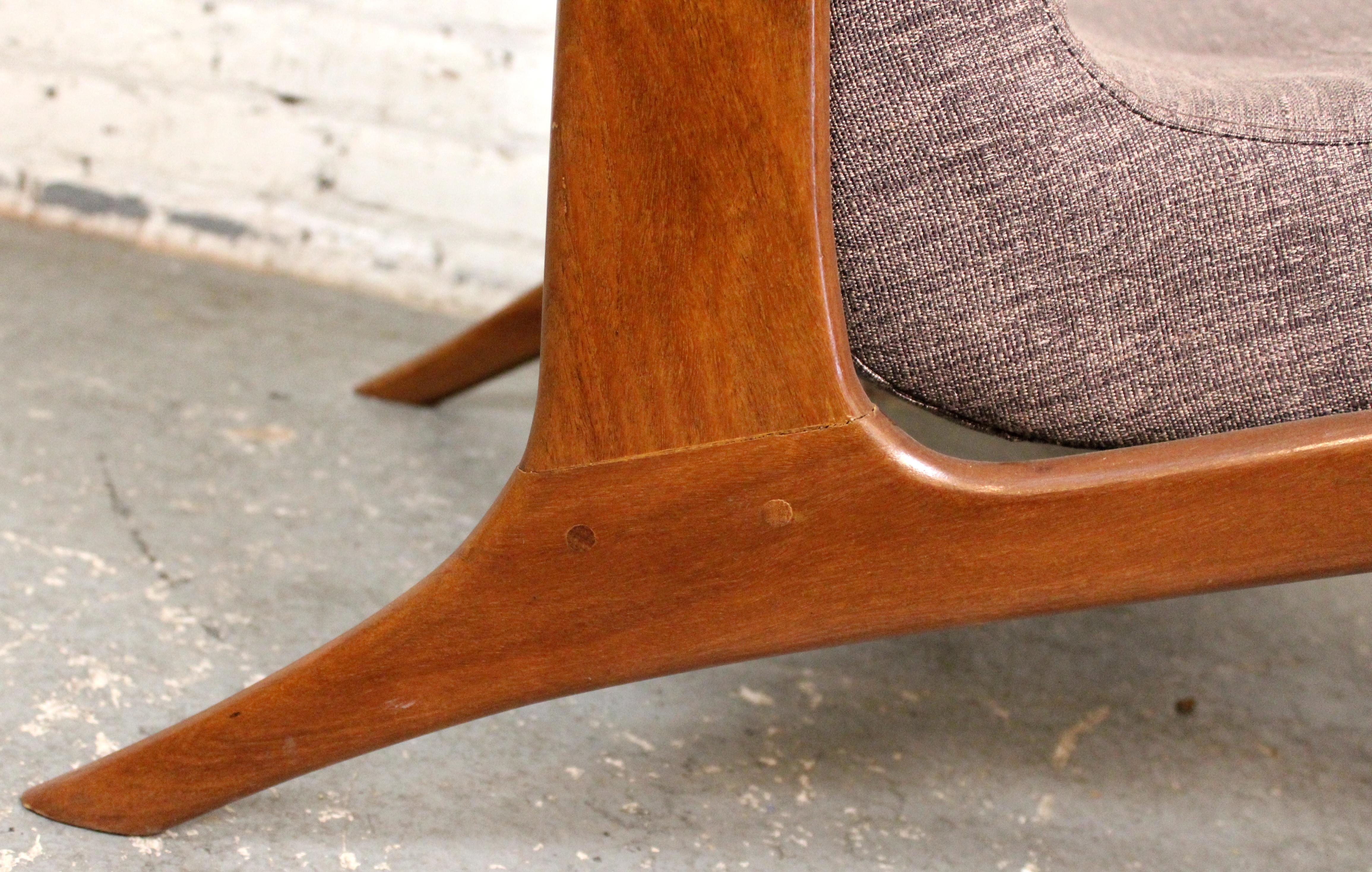 Legno massiccio Sedia da salotto brasiliana vintage di metà secolo di John Graz in vendita