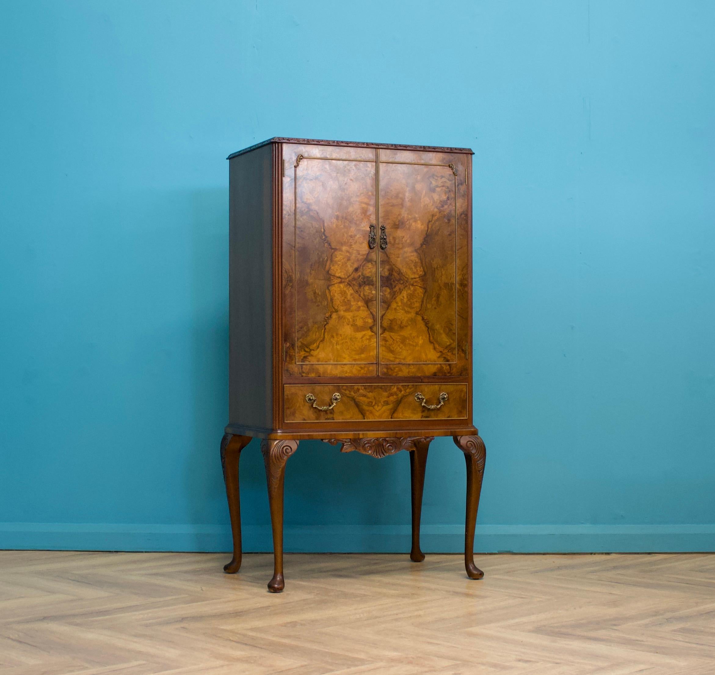 British Mid Century Vintage Burr Walnut Queen Anne Style Drinks Cabinet, 1970s