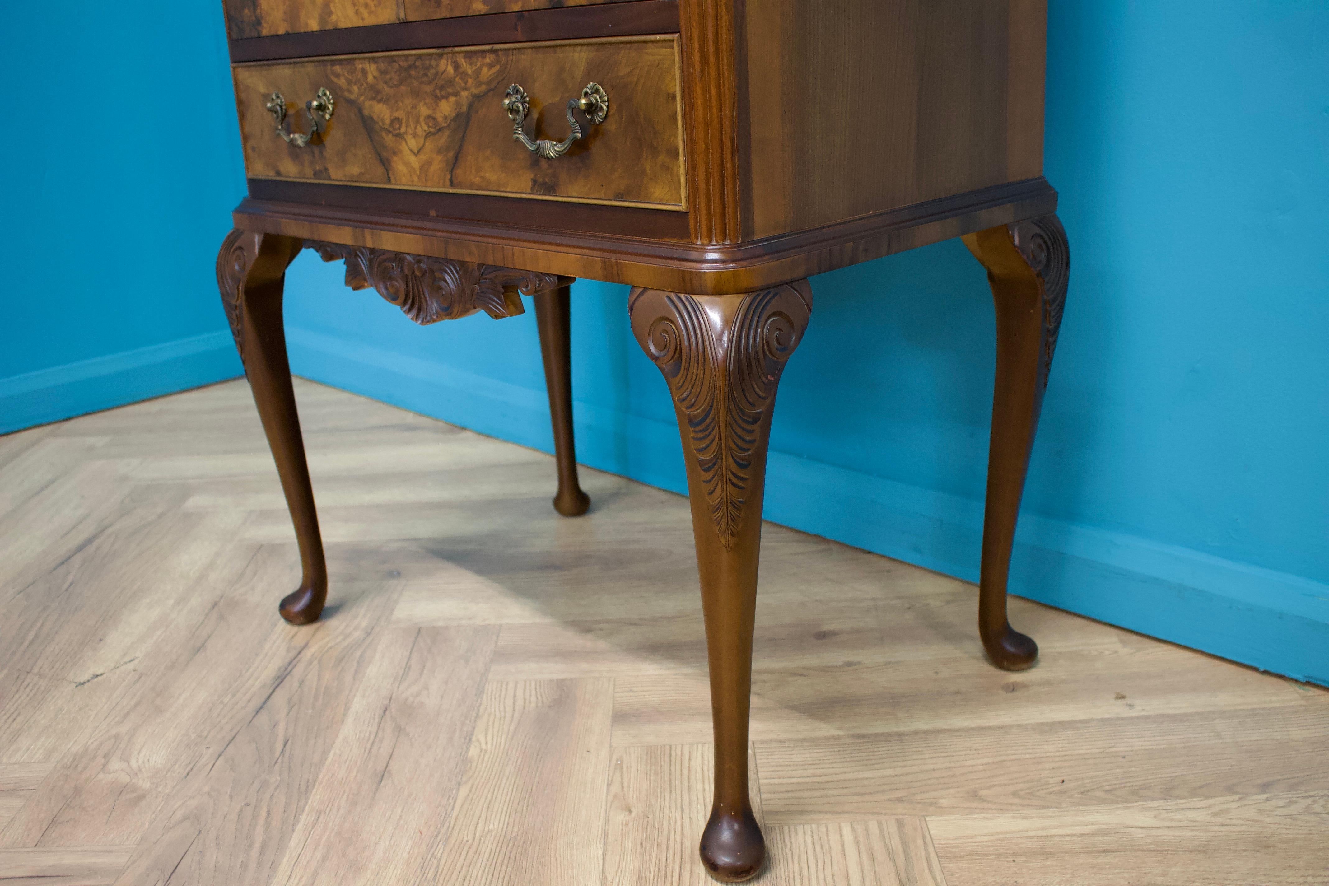 Woodwork Mid Century Vintage Burr Walnut Queen Anne Style Drinks Cabinet, 1970s