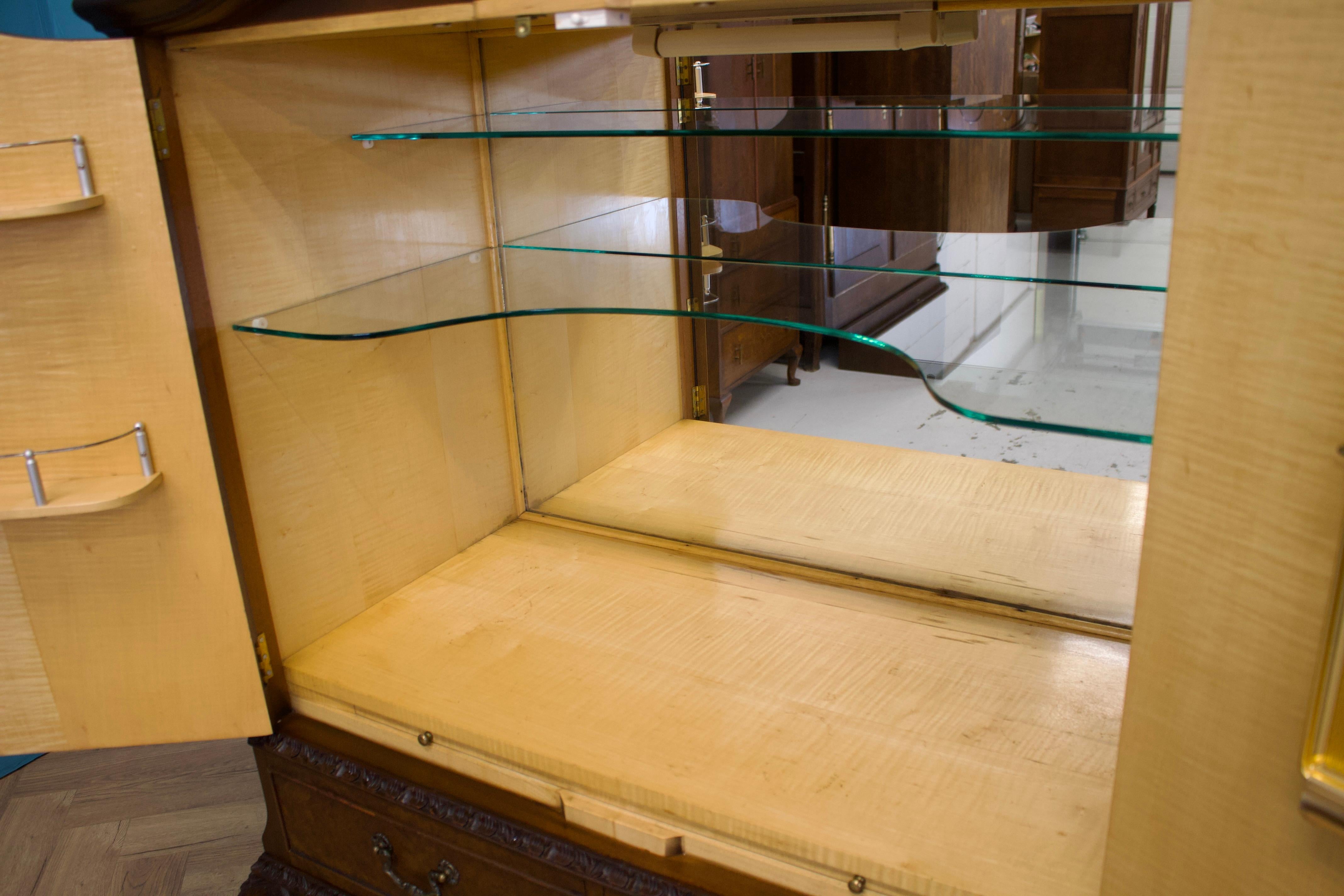 Mid Century Vintage Burr Walnut Queen Anne Style Drinks Cocktail Cabinet, 1950s For Sale 4