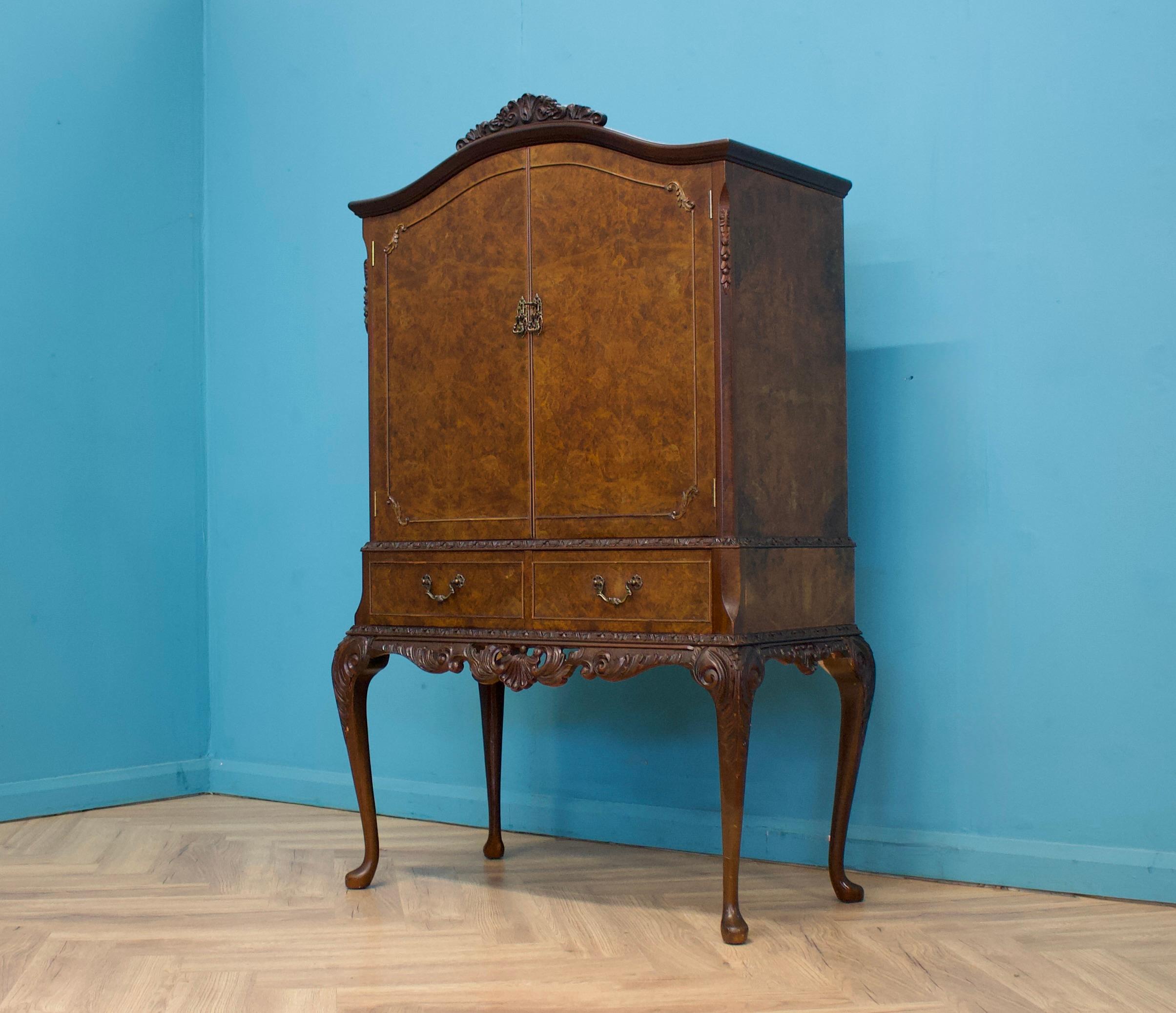 A vintage Queen Anne style walnut cocktail cabinet, circa 1950s




Inside there's a pull out drinks shelf and two glass shelves.
There's a further two drawers underneath