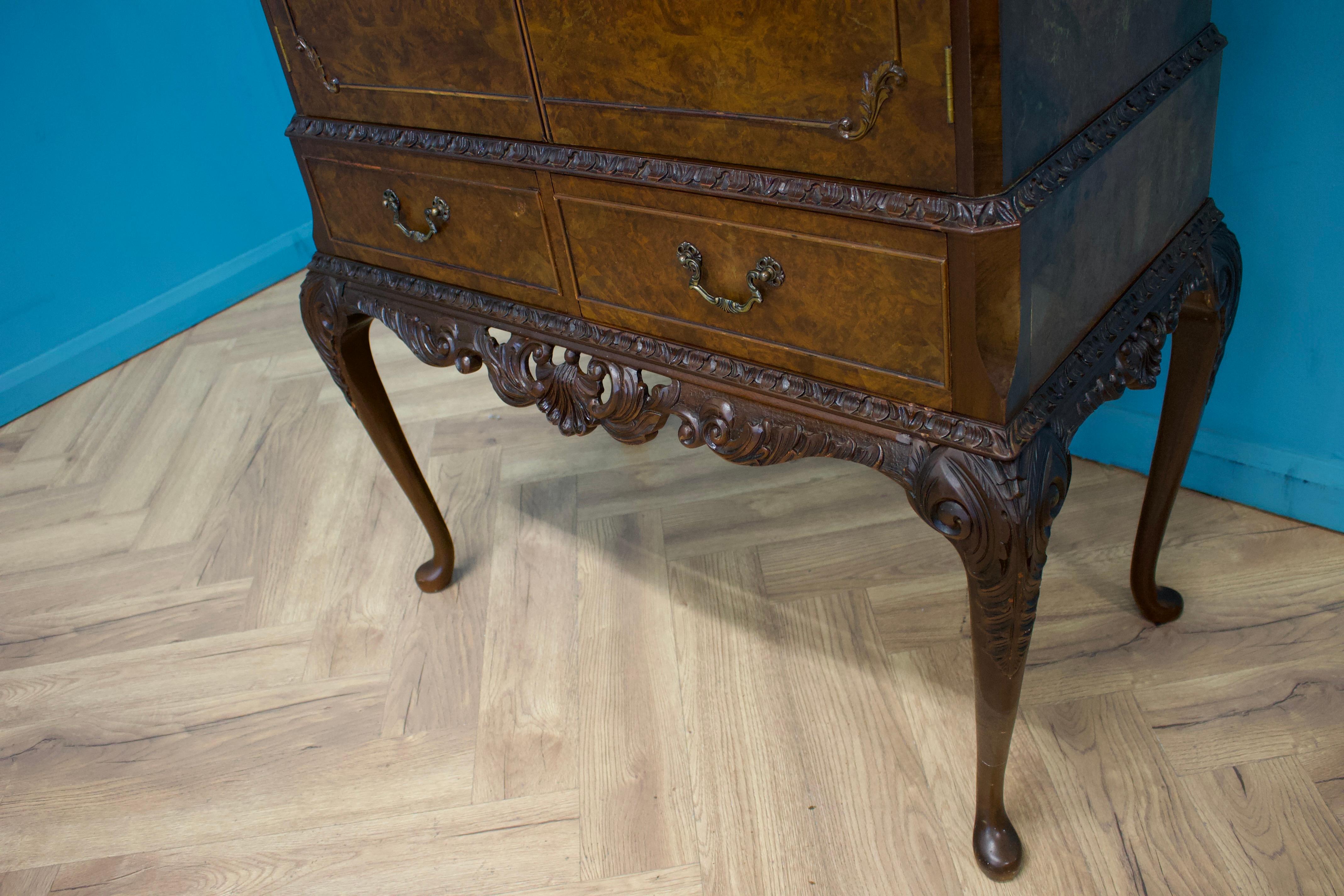 Mid Century Vintage Burr Walnut Queen Anne Style Drinks Cocktail Cabinet, 1950s In Good Condition For Sale In South Shields, GB