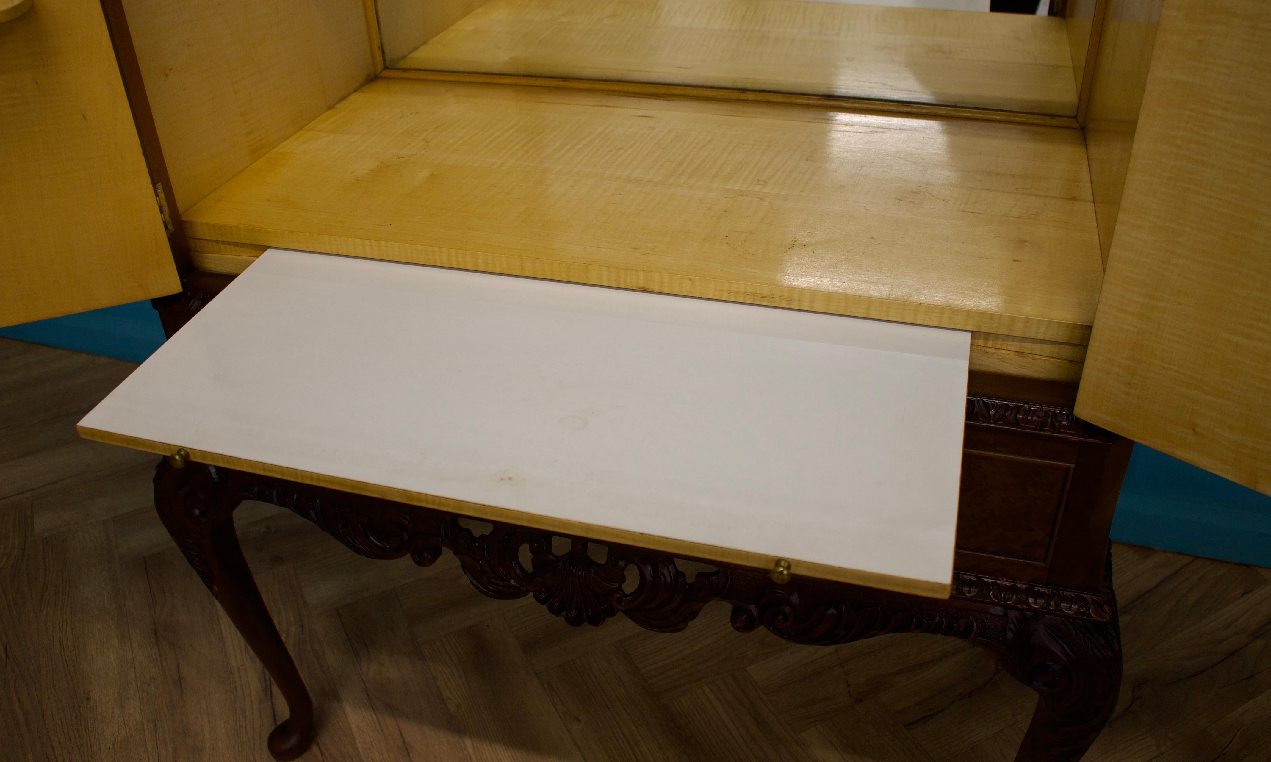 Mid Century Vintage Burr Walnut Queen Anne Style Drinks Cocktail Cabinet, 1950s For Sale 2