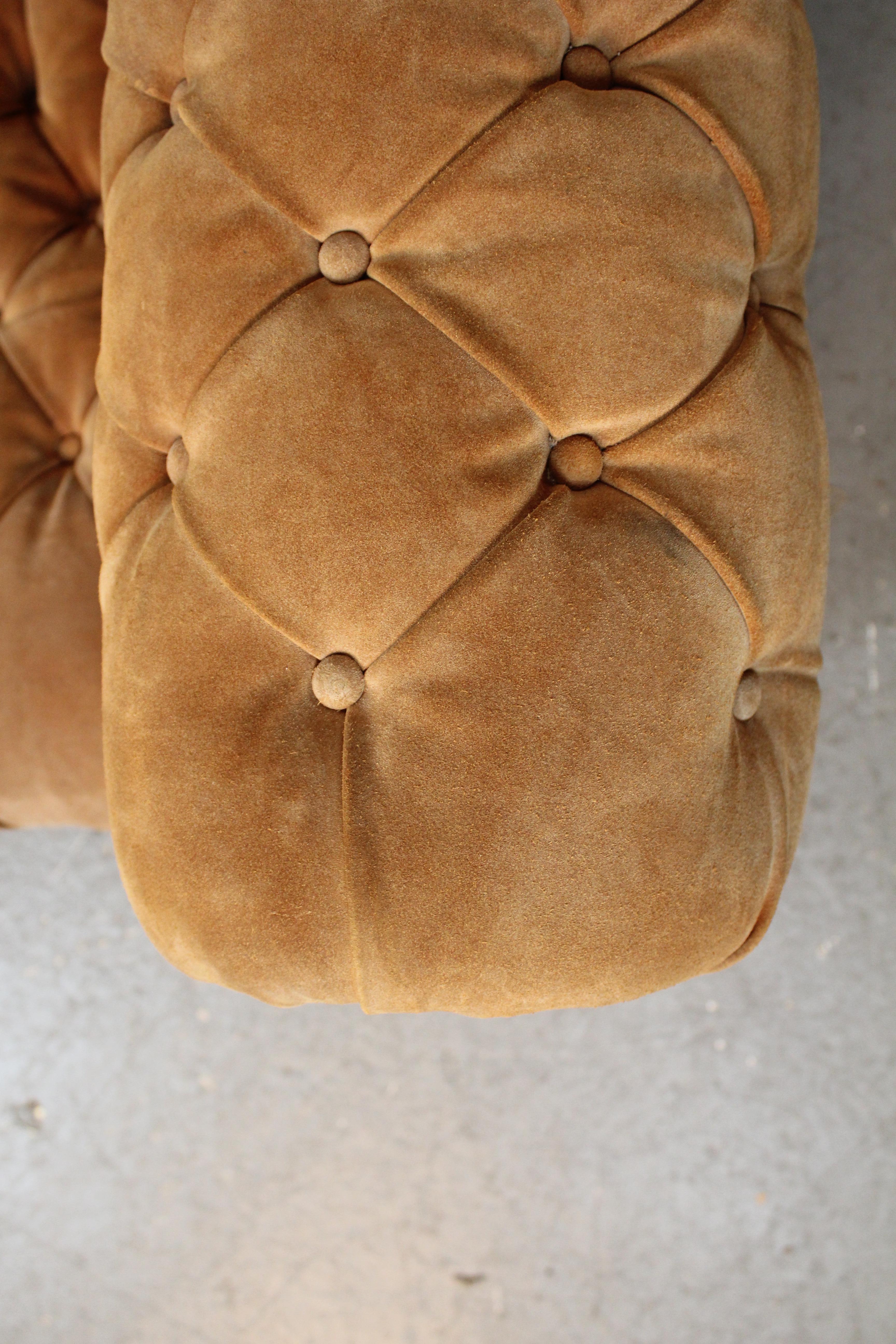 Mid-Century Vintage Caramel Suede Chesterfield Sofa For Sale 4