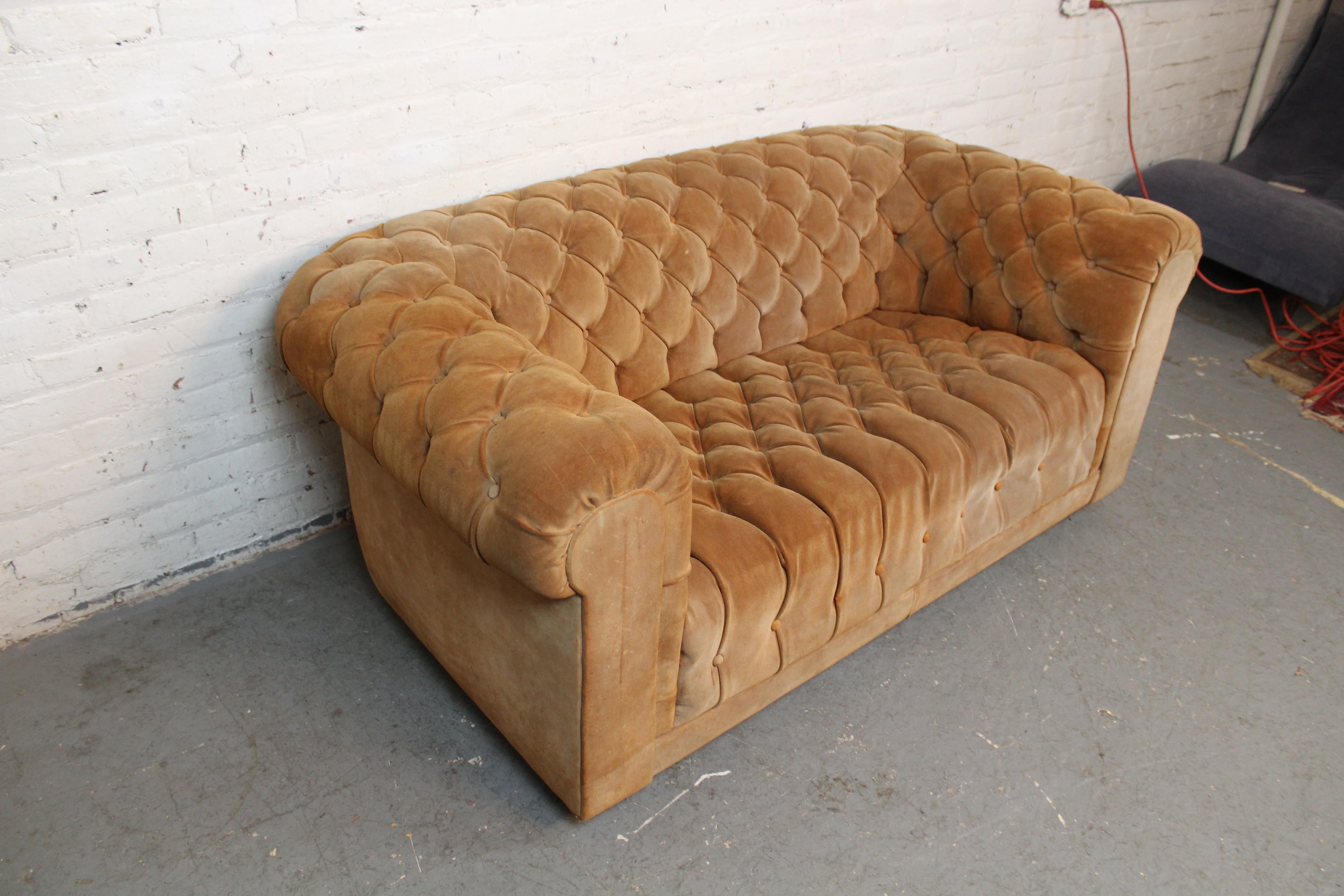 Mid-Century Vintage Caramel Suede Chesterfield Sofa In Good Condition For Sale In Brooklyn, NY