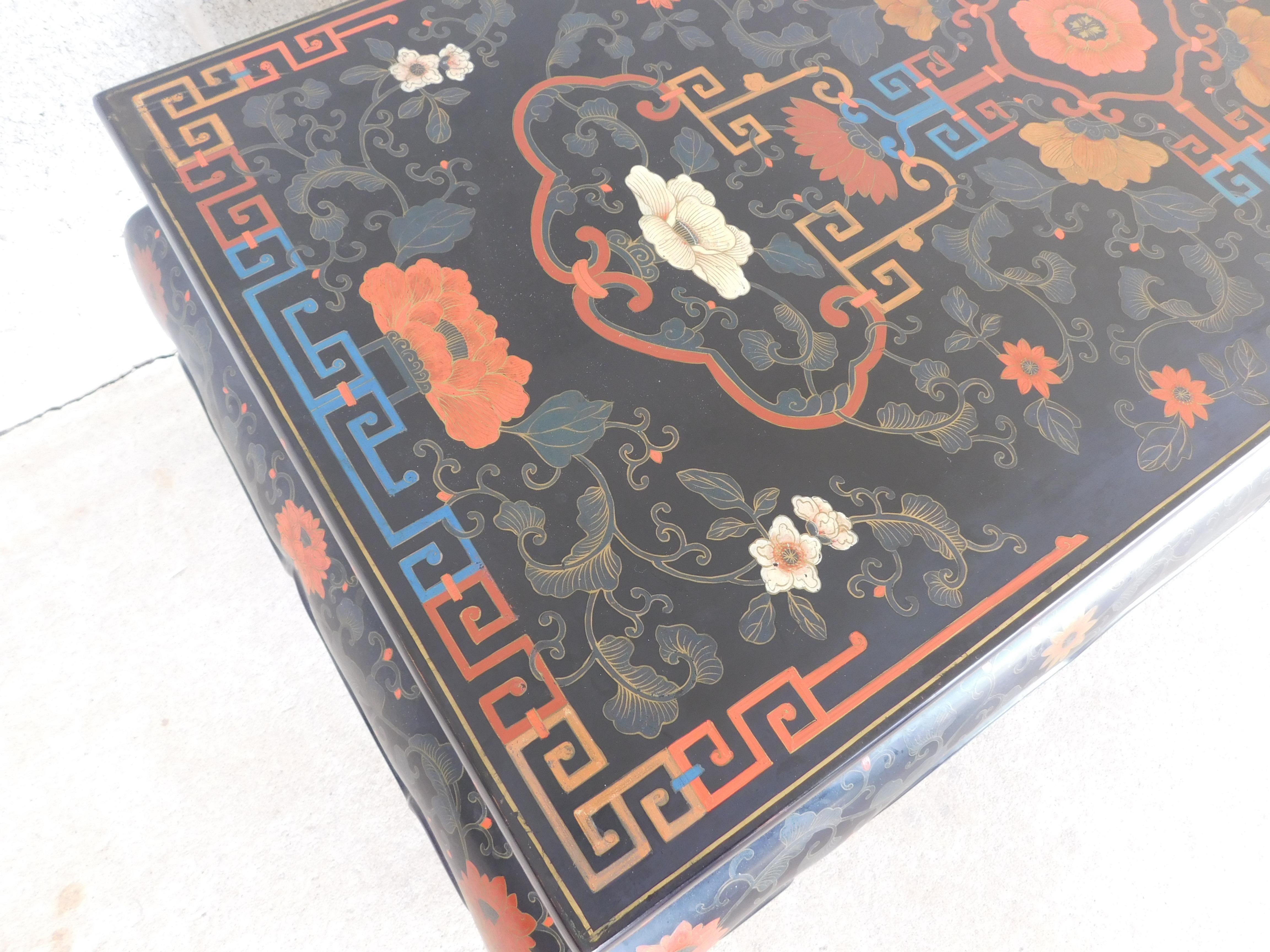 Midcentury Vintage Chinoiserie Lacquered Inlaid Motif Coffee Table 9