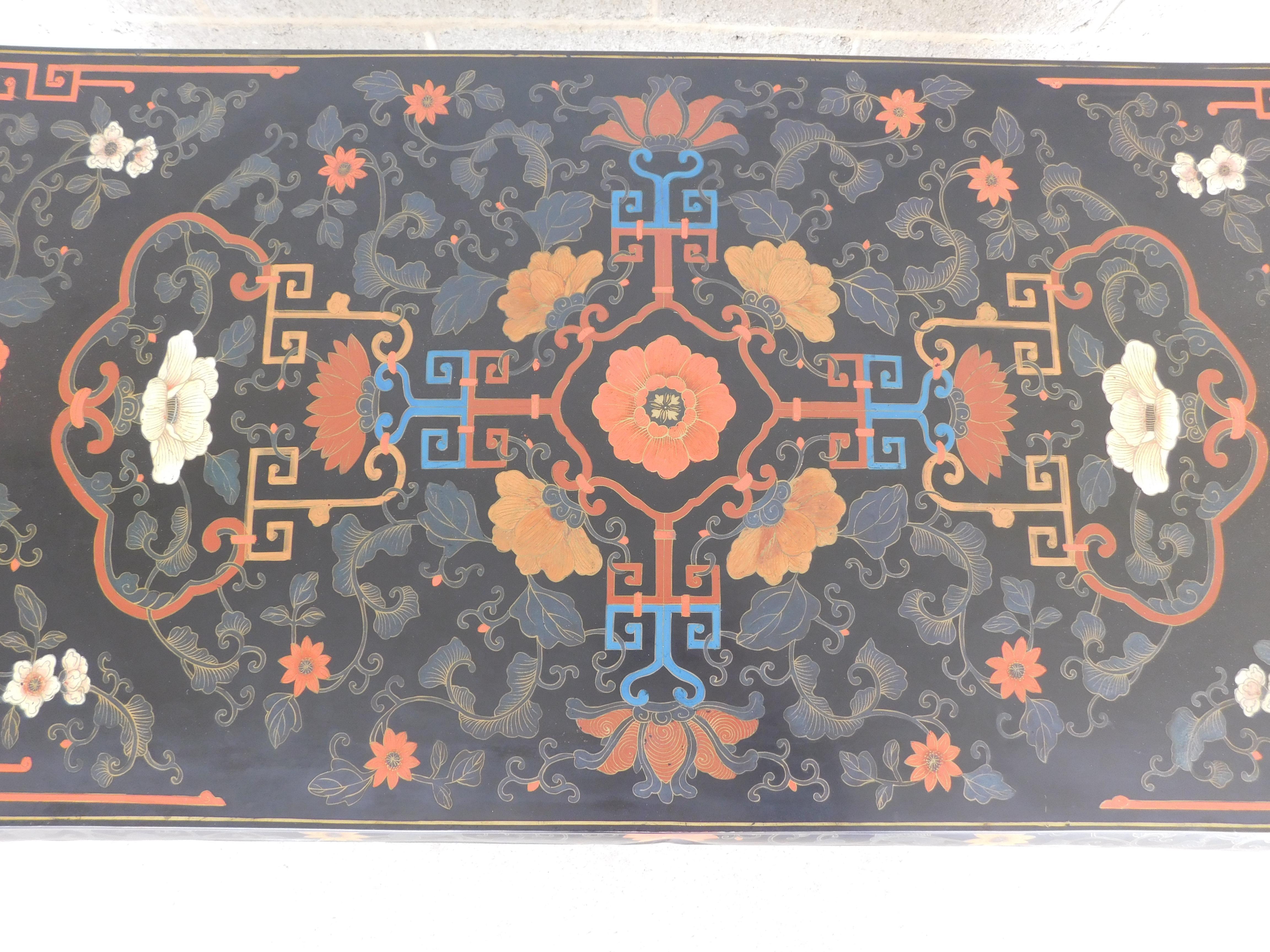 Midcentury Vintage Chinoiserie Lacquered Inlaid Motif Coffee Table 10