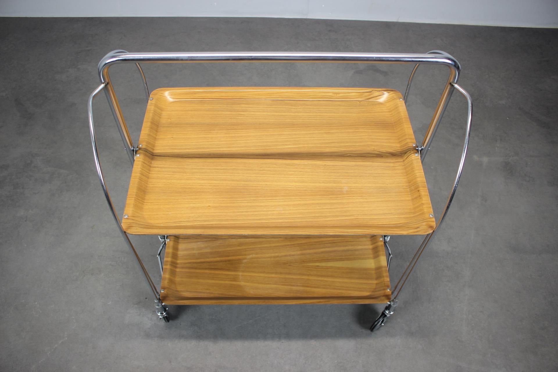 Mid-Century moderno Carrello di servizio cromato e pieghevole di metà secolo, anni '50 in vendita