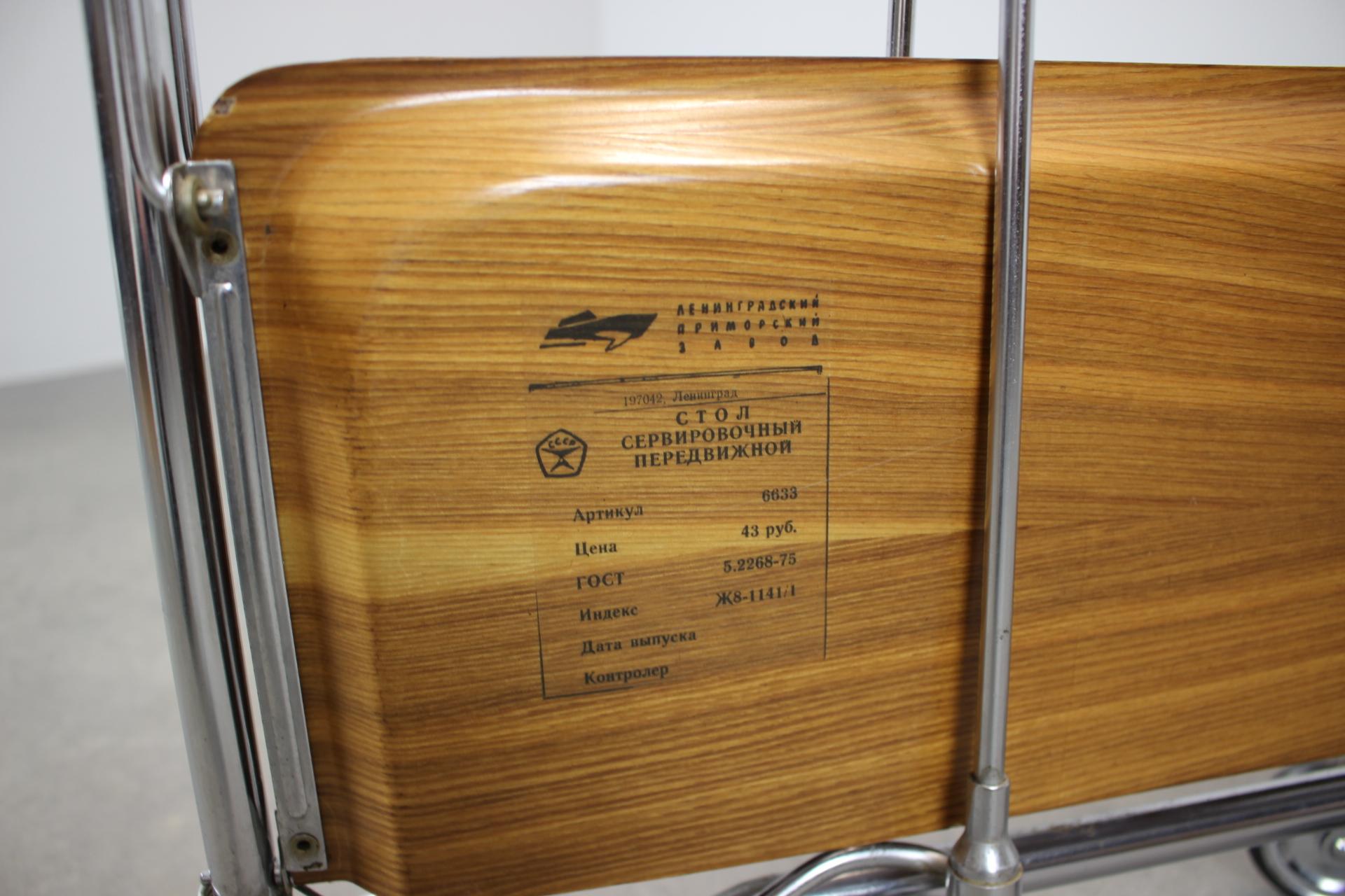 Carrello di servizio cromato e pieghevole di metà secolo, anni '50 in vendita 3