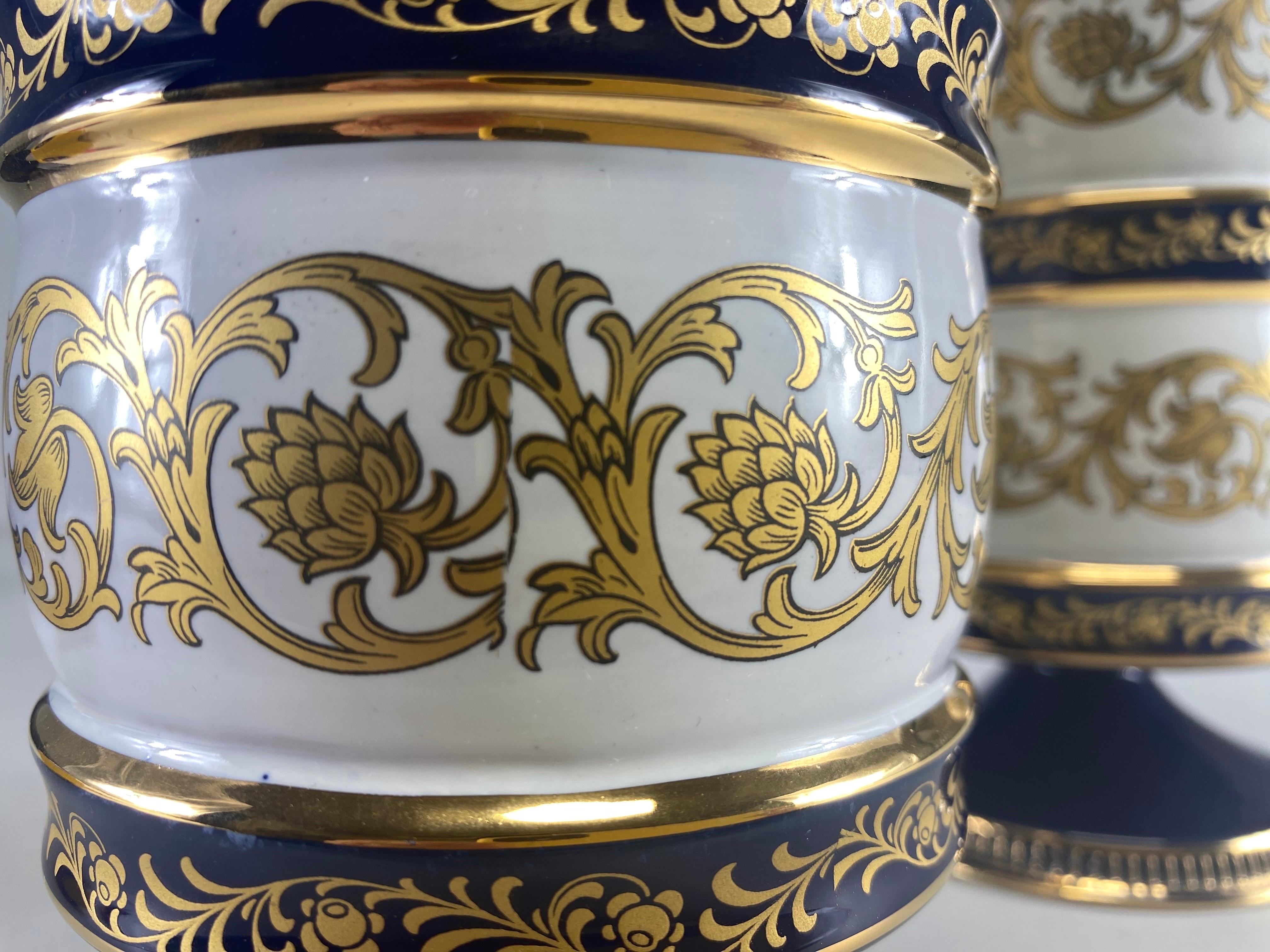 Romano classico Barattoli di porcellana italiana blu cobalto e oro della metà del secolo scorso in vendita