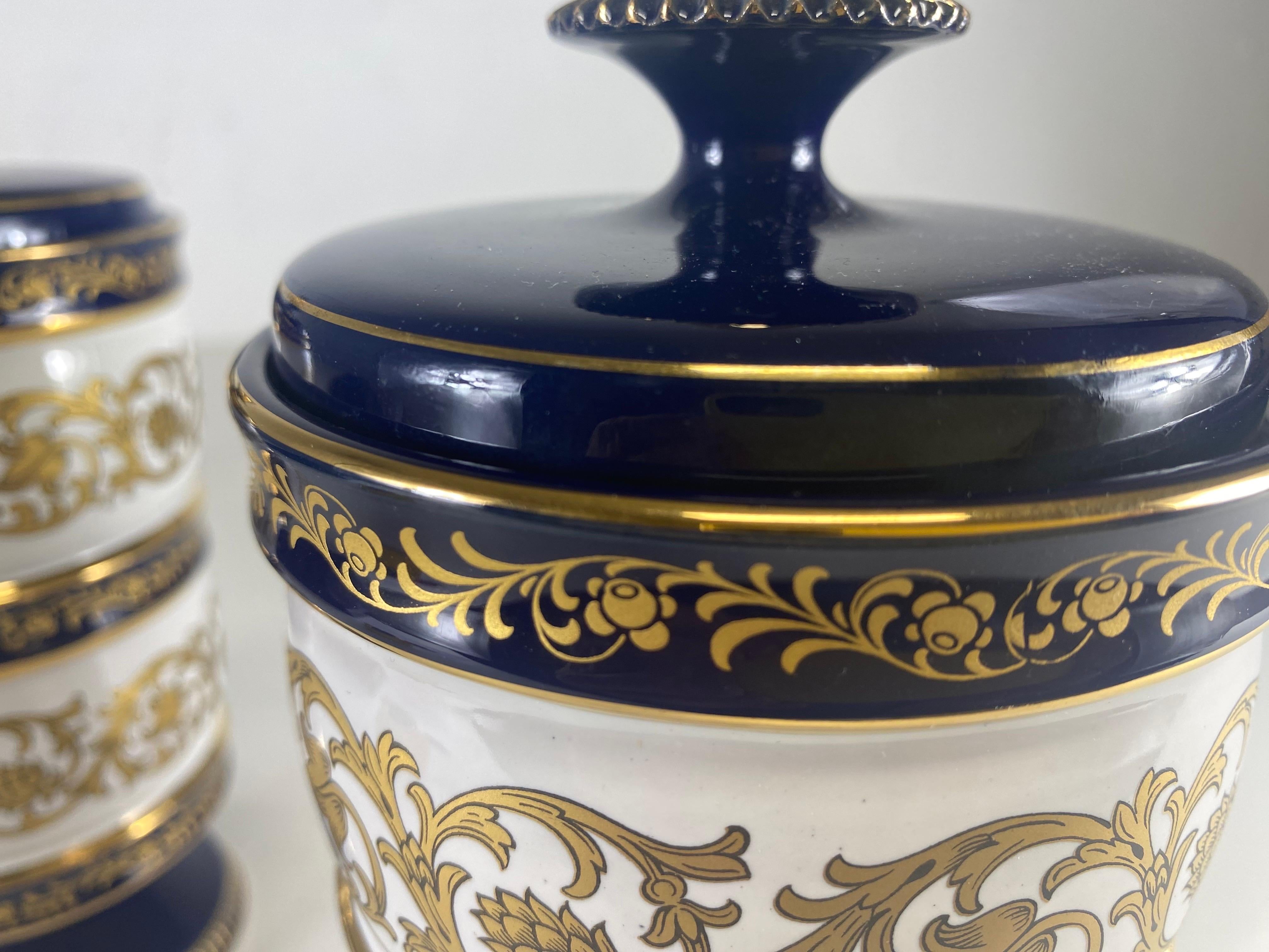 Porcellana Barattoli di porcellana italiana blu cobalto e oro della metà del secolo scorso in vendita