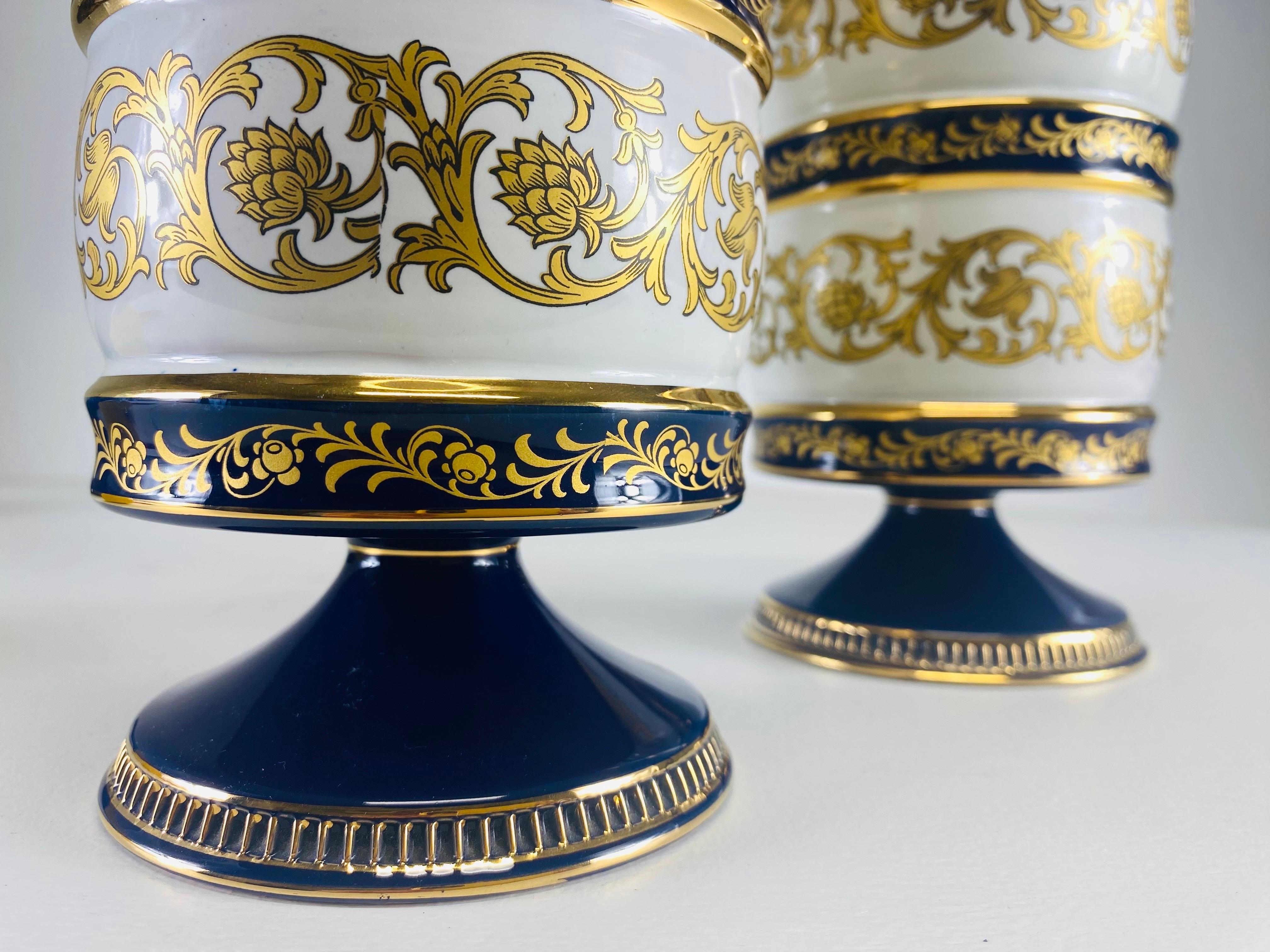 Barattoli di porcellana italiana blu cobalto e oro della metà del secolo scorso in vendita 1