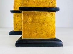 Par de obeliscos de madera complementarios vintage de mediados de siglo