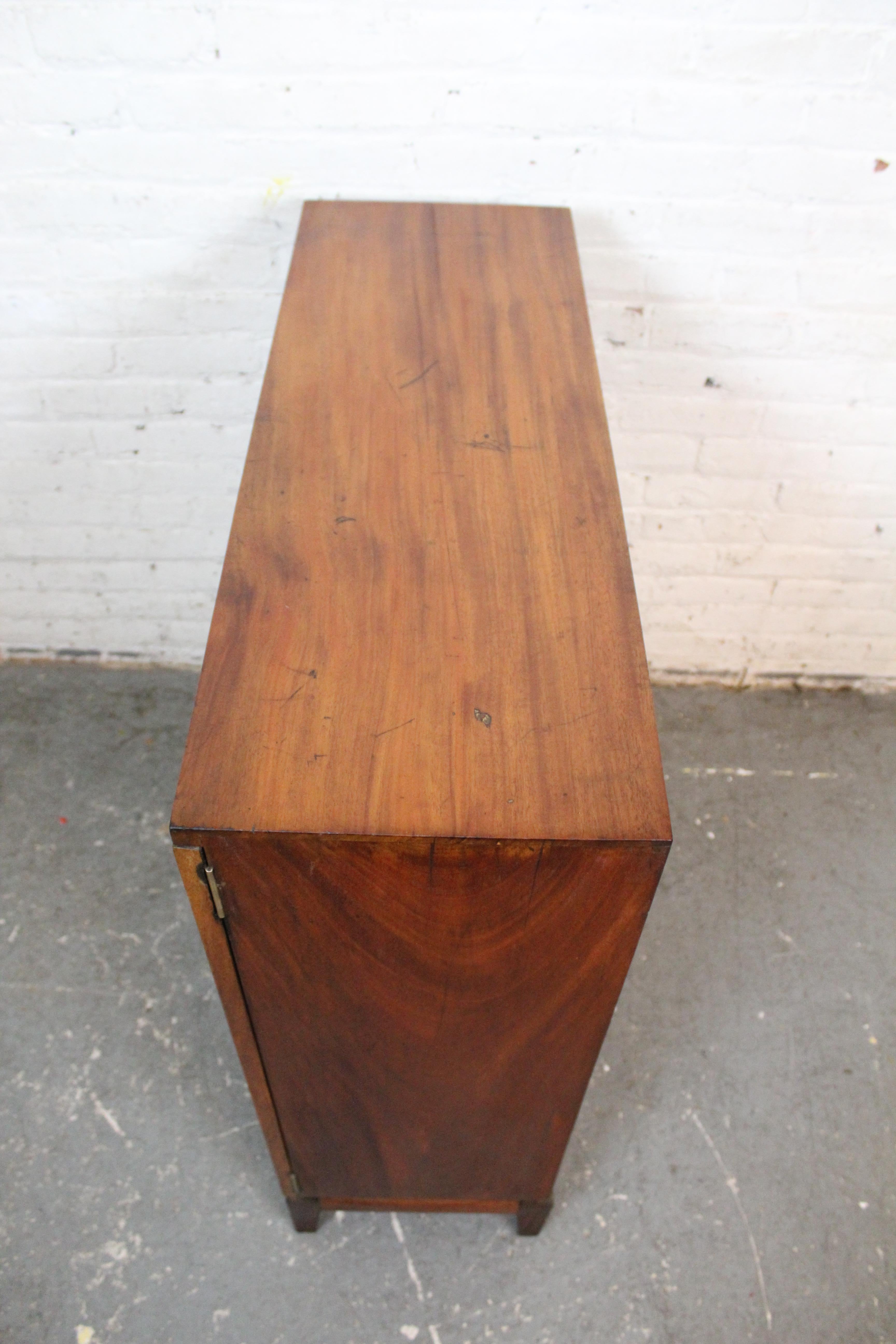 Mid-Century Vintage Crown Estate Englisches Kabinett 4