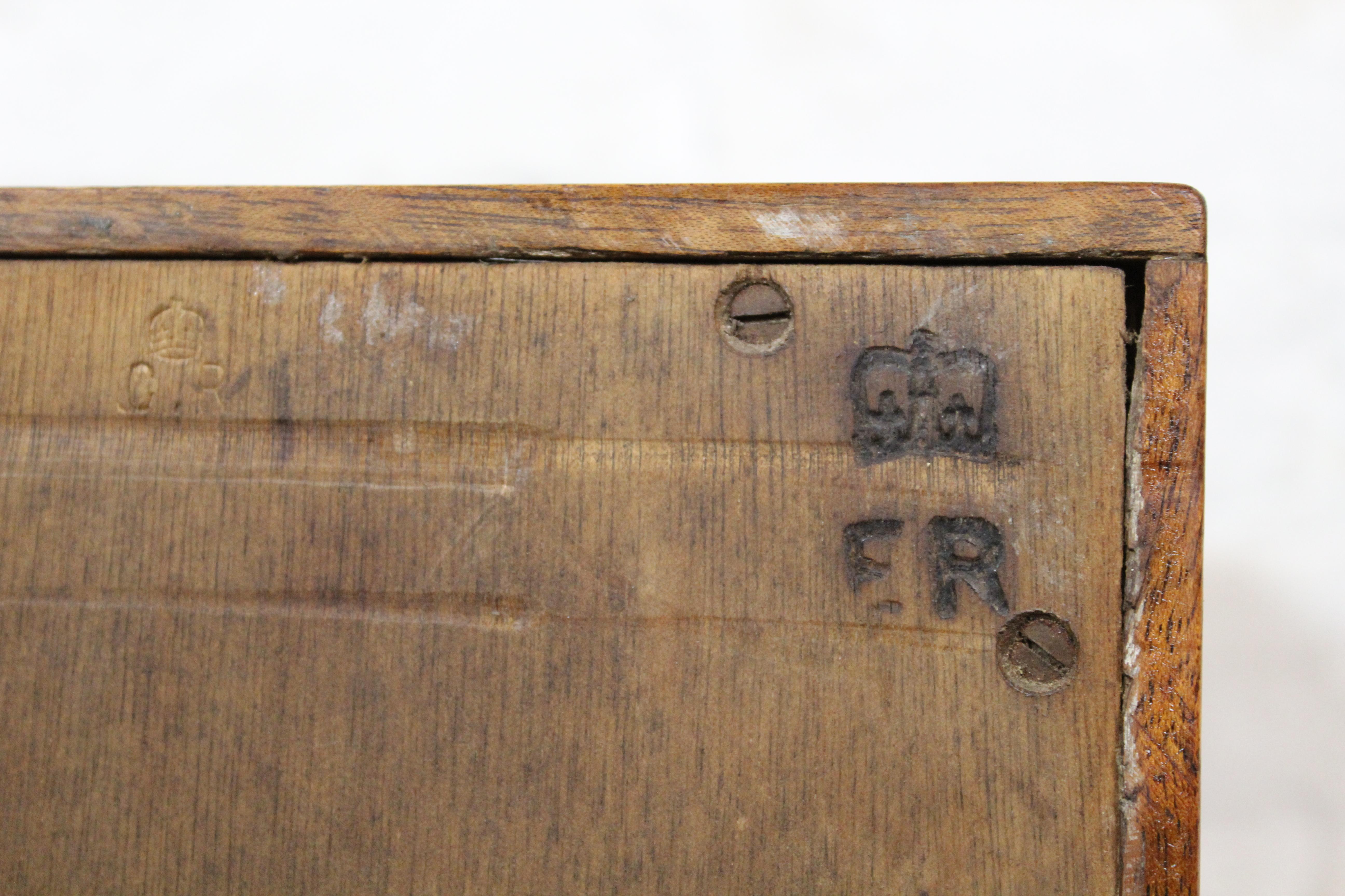 Mid-Century Vintage Crown Estate Englisches Kabinett 6