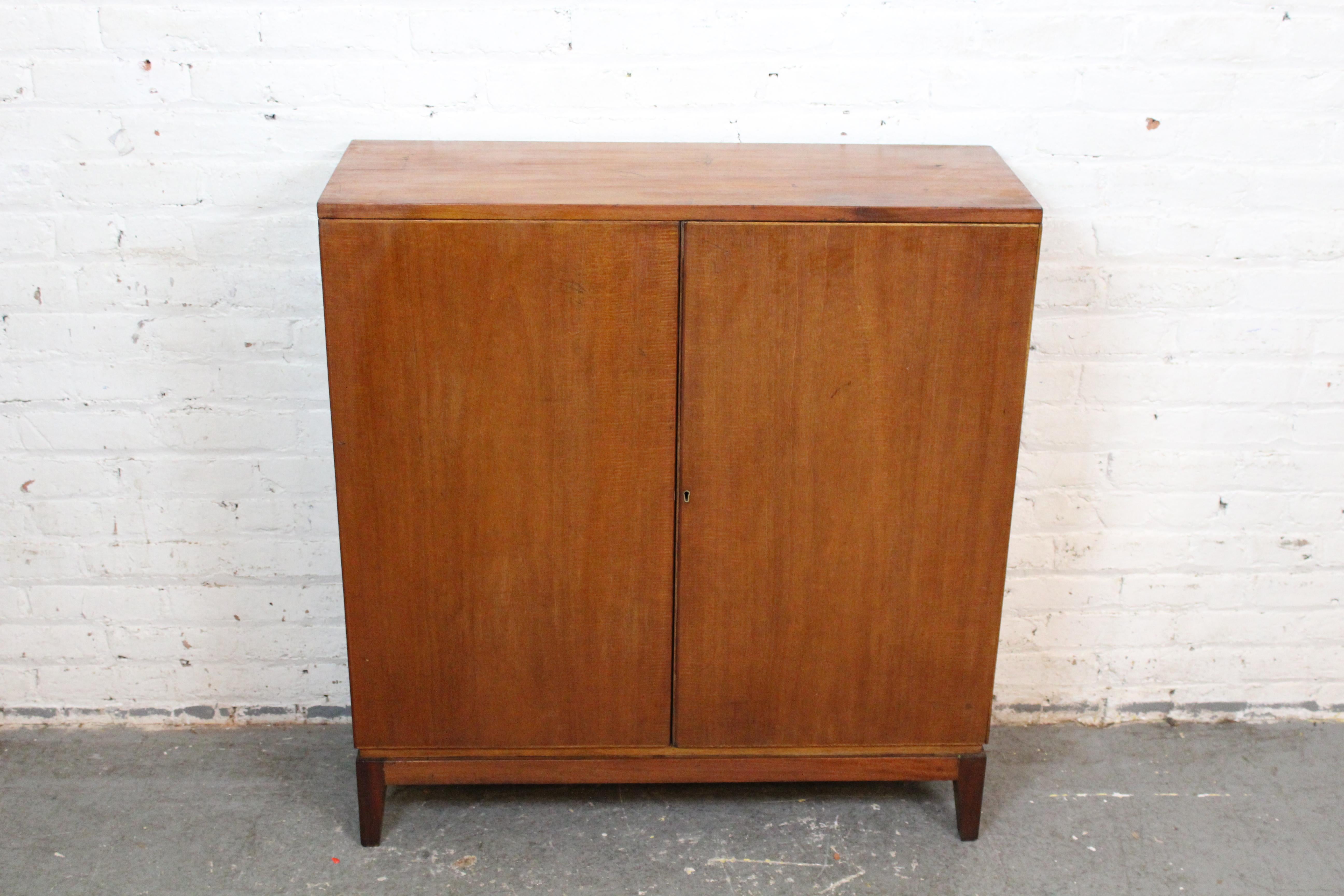 Mid-Century Vintage Crown Estate Englisches Kabinett (Moderne der Mitte des Jahrhunderts)
