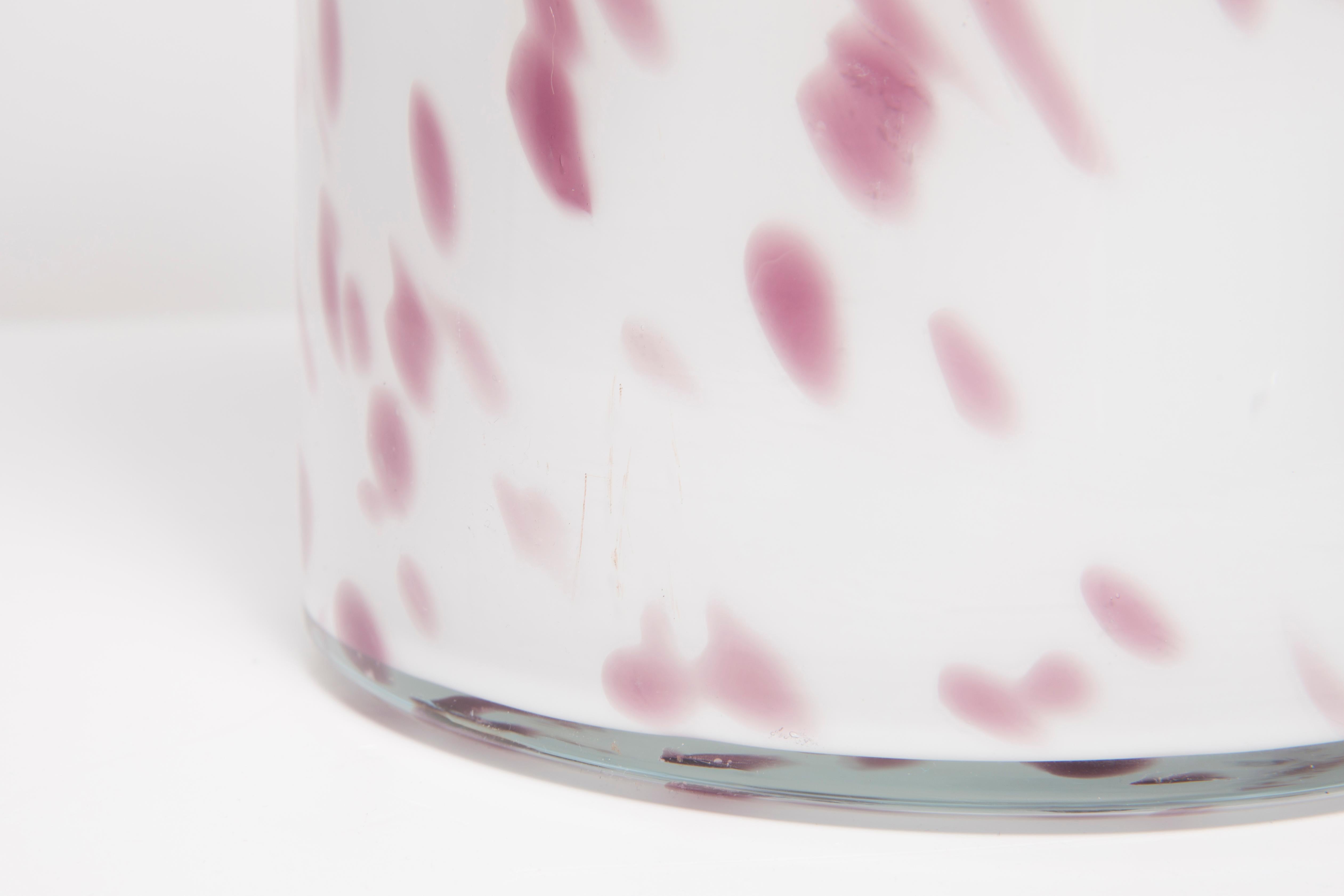 Mid Century Vintage Dalmatian White and Violet Murano Glass Vase, Italy, 2000s For Sale 2
