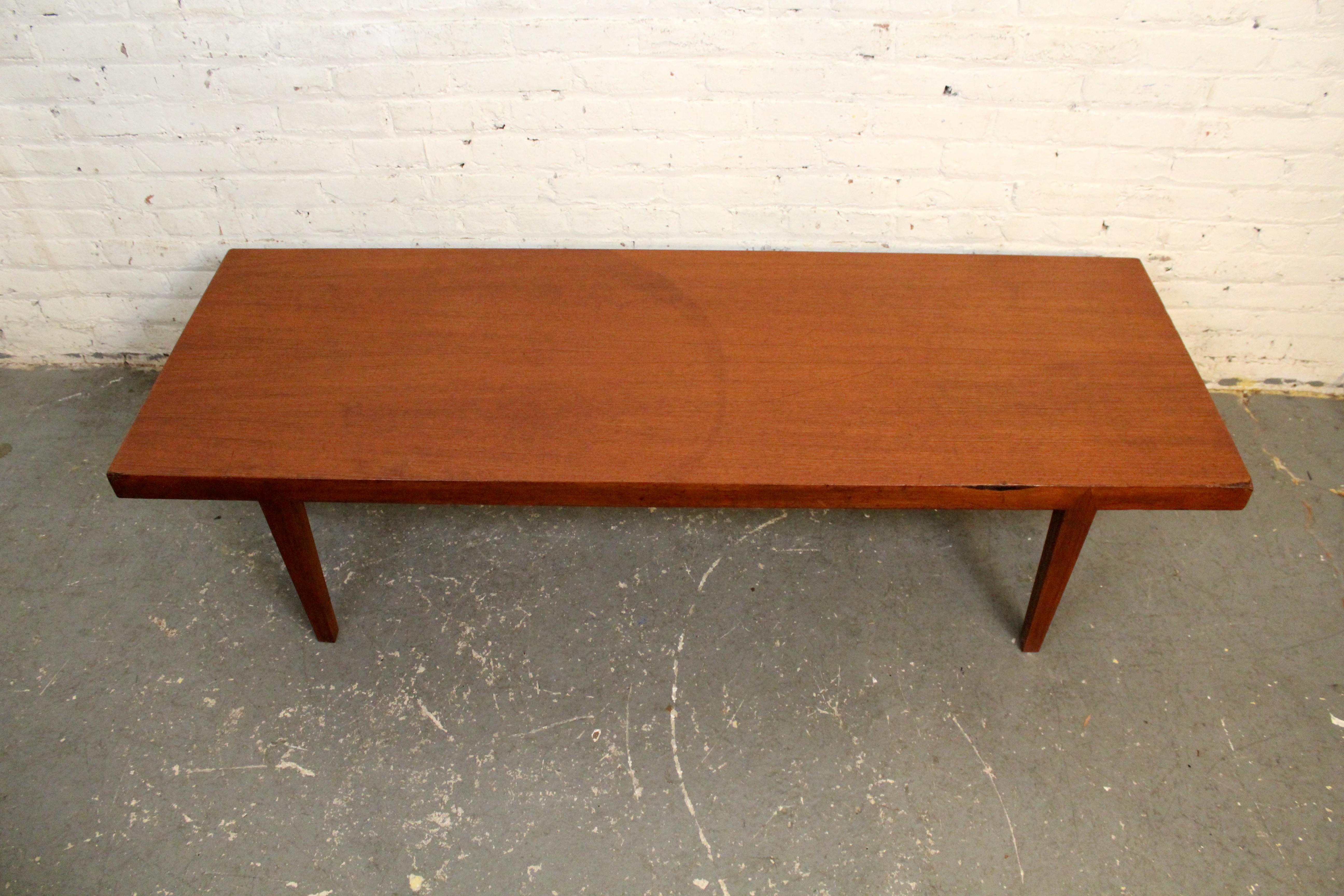 Mid-Century Vintage Danish Modern Teak Couchtisch im Angebot 3