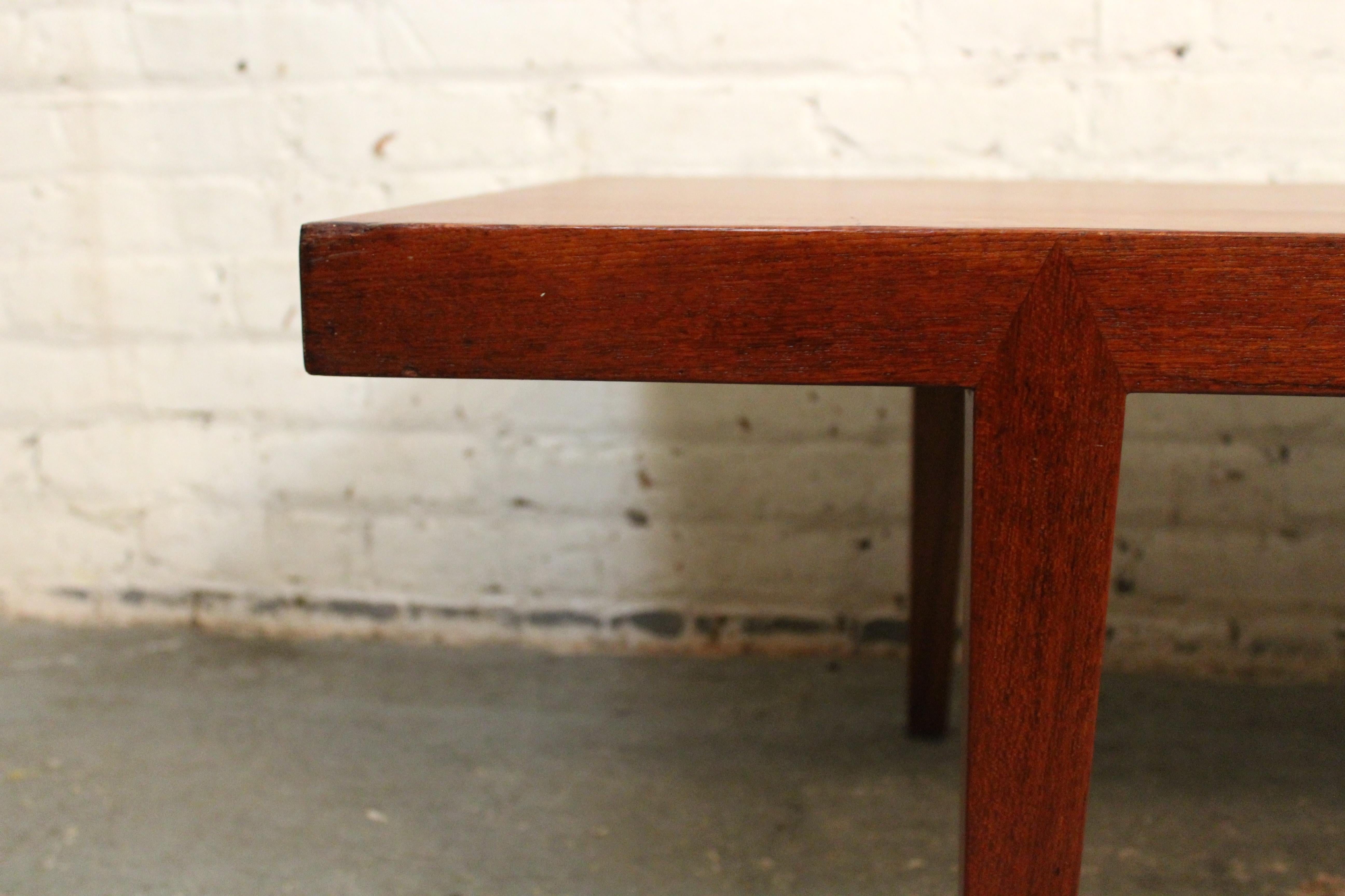 Mid-Century Vintage Danish Modern Teak Couchtisch im Angebot 4