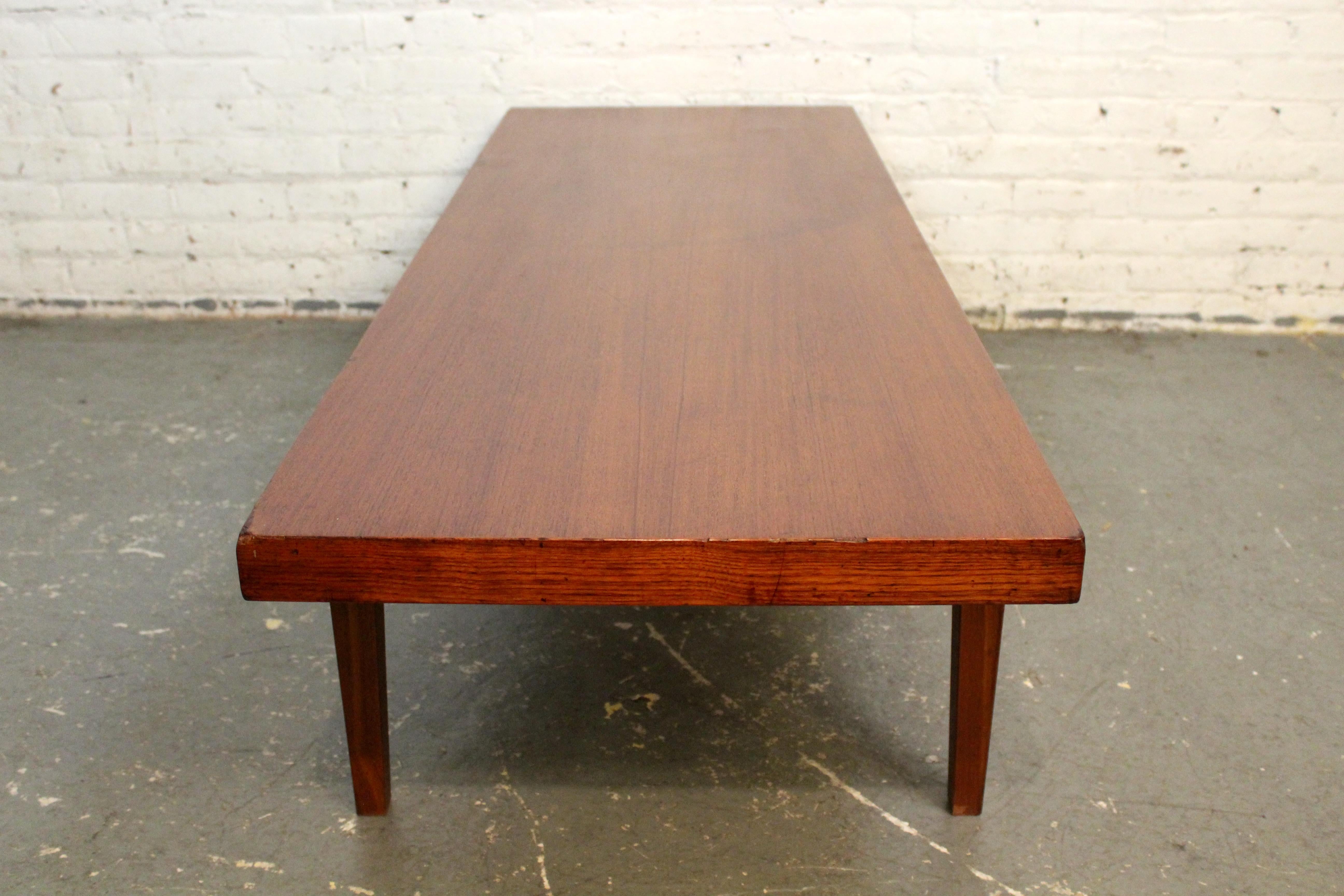 Mid-Century Vintage Danish Modern Teak Couchtisch im Angebot 8
