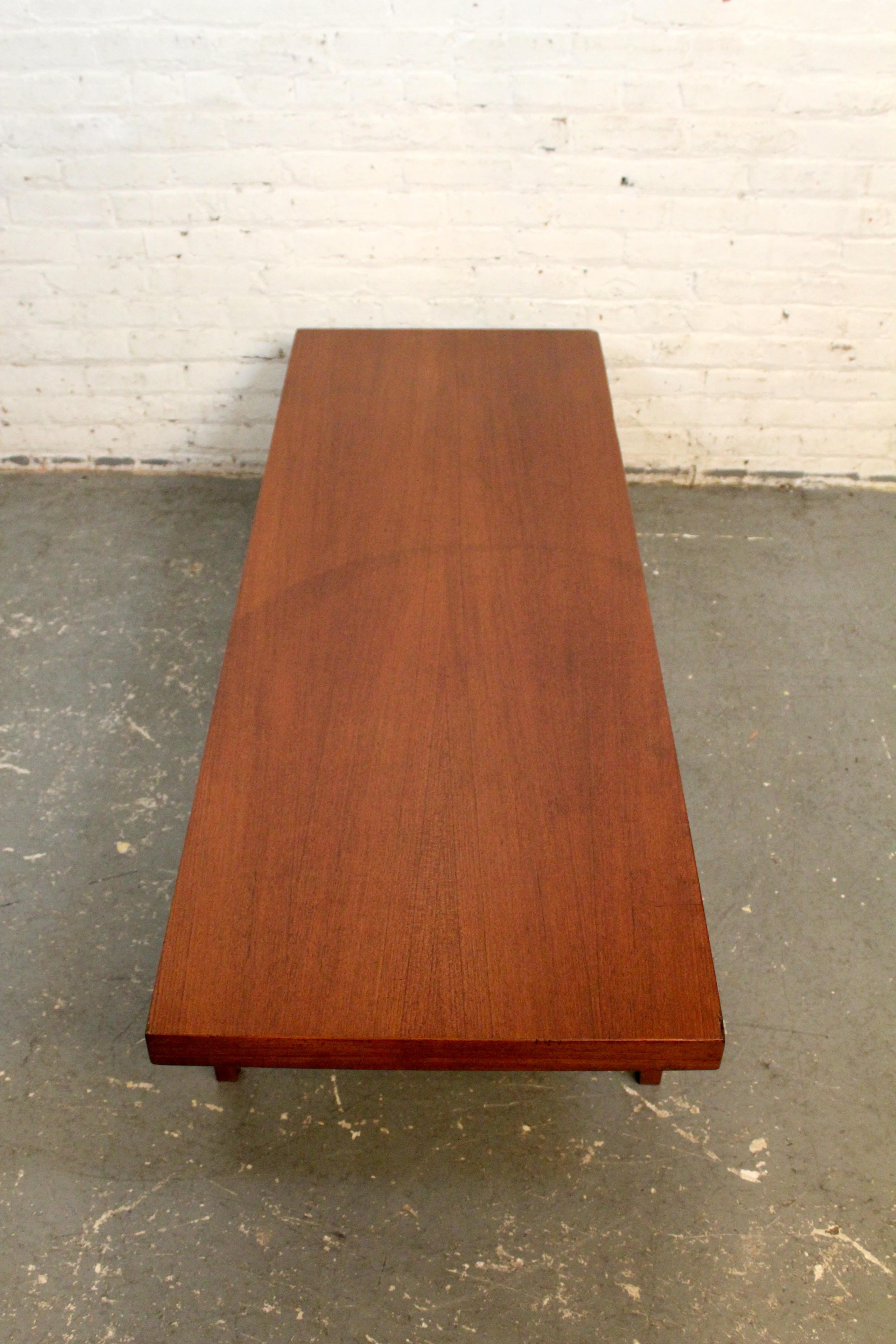 Mid-Century Vintage Danish Modern Teak Couchtisch (20. Jahrhundert) im Angebot