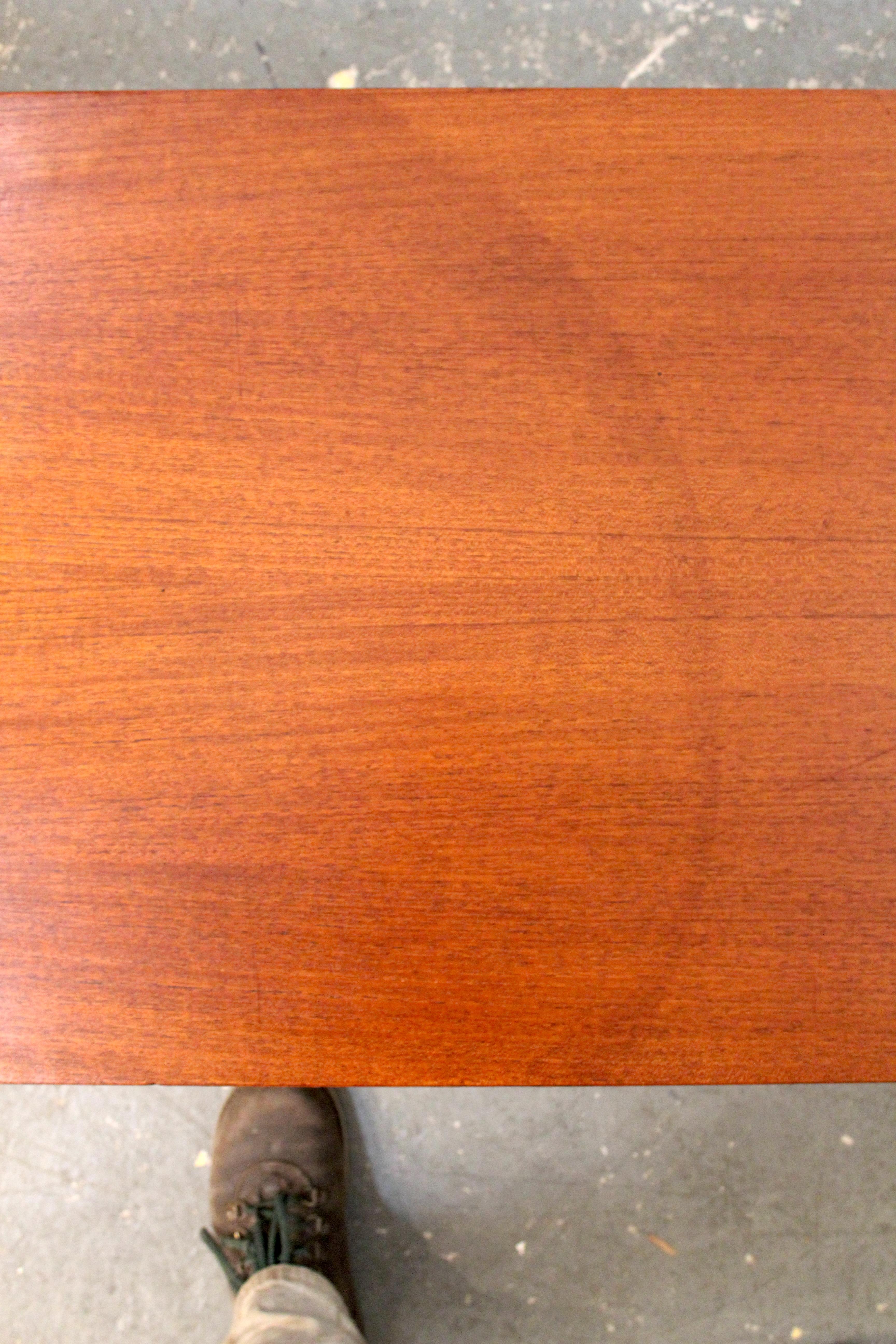 Mid-Century Vintage Danish Modern Teak Couchtisch (Teakholz) im Angebot
