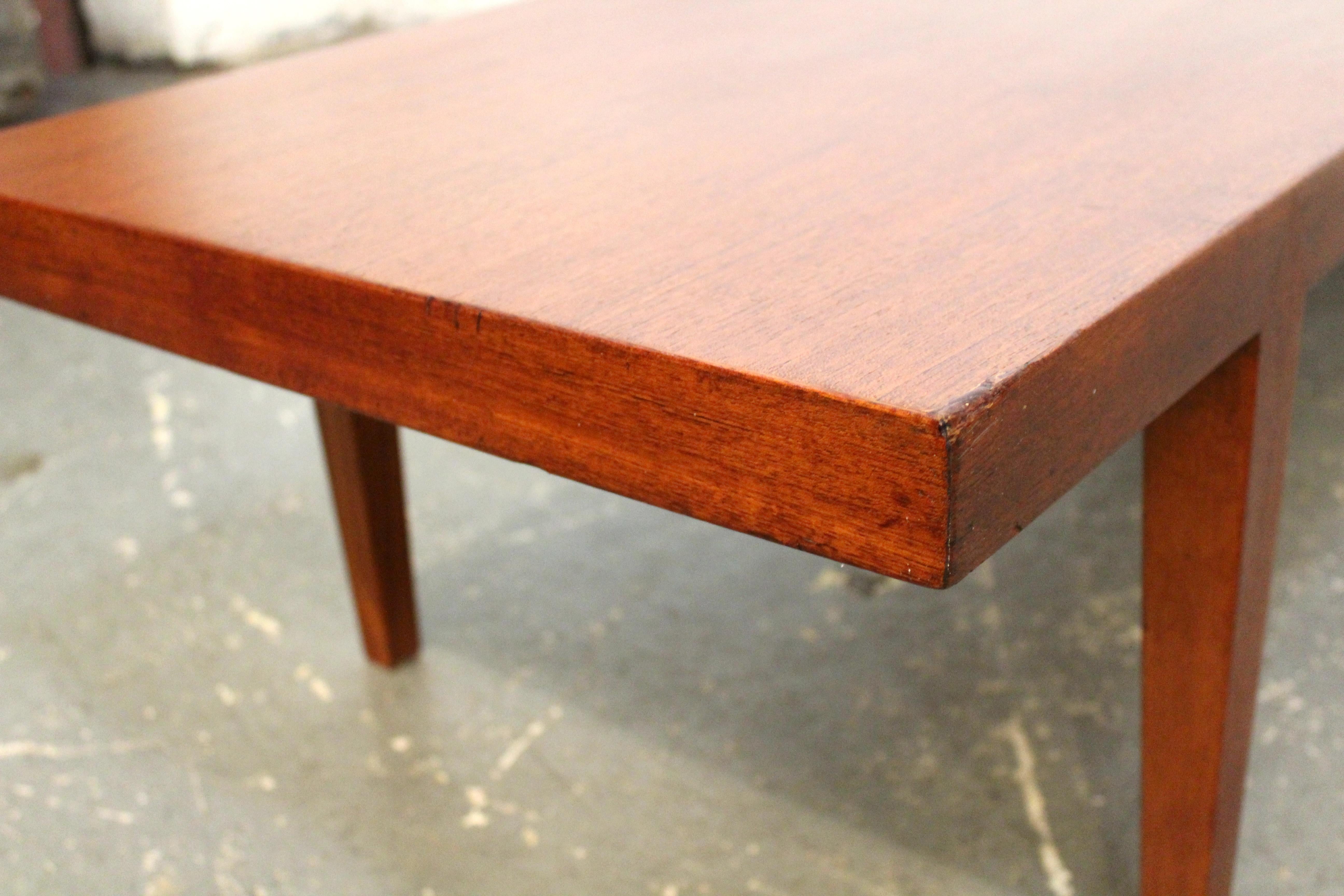 Mid-Century Vintage Danish Modern Teak Couchtisch im Angebot 1