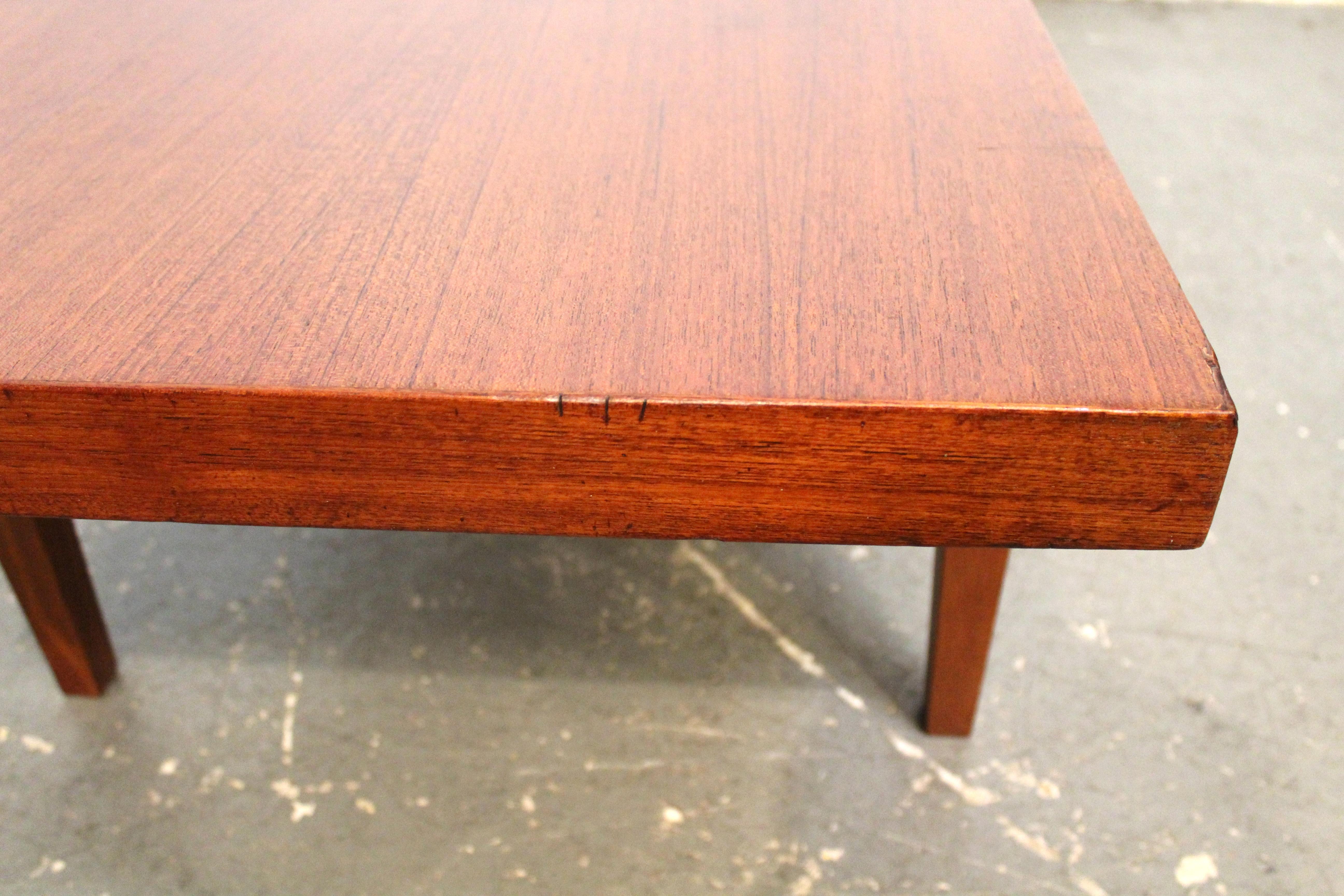 Mid-Century Vintage Danish Modern Teak Couchtisch im Angebot 2