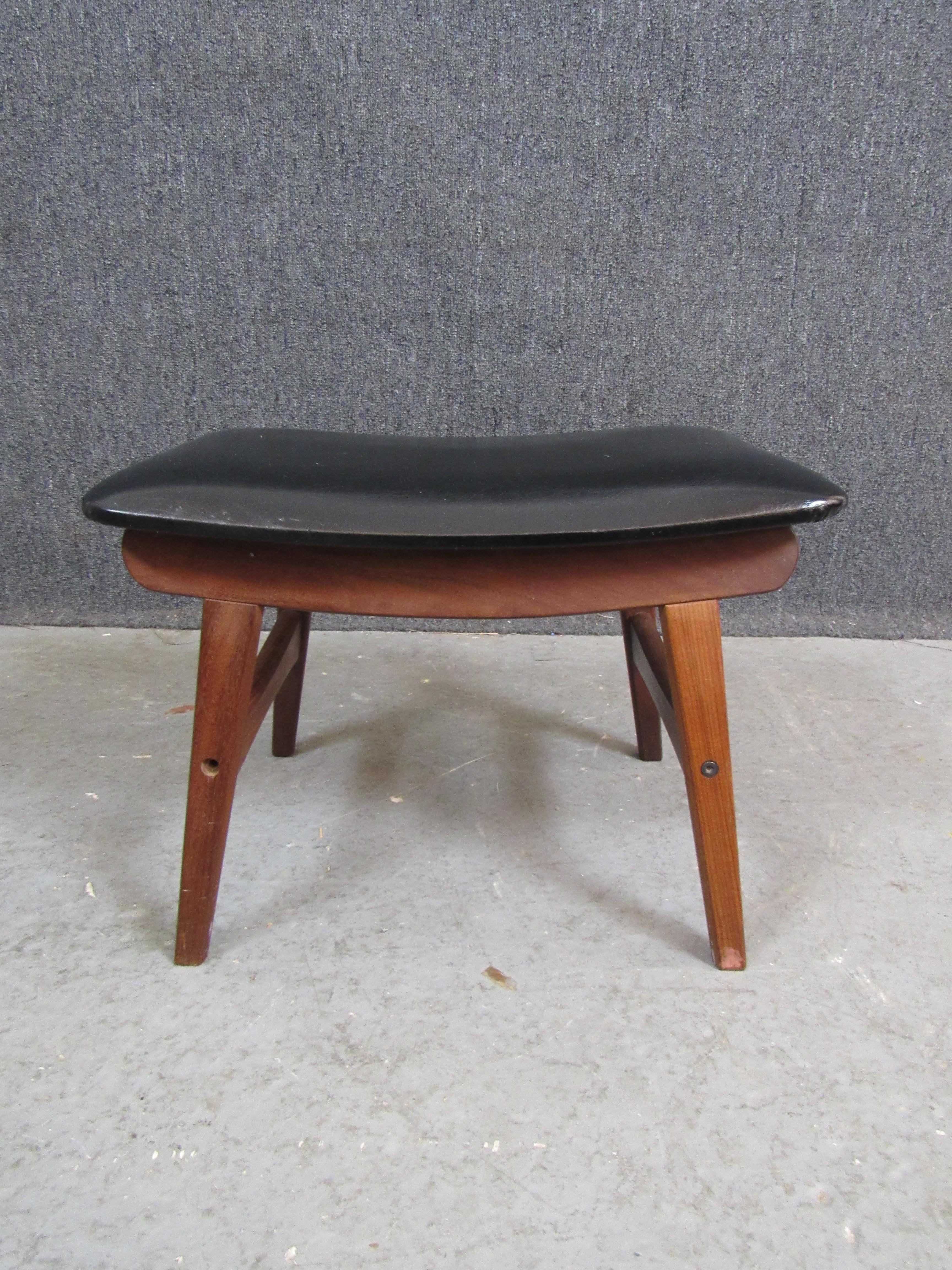 Mid-Century Vintage Danish Teak Ottoman by Fredly Möbelfabrik In Good Condition For Sale In Brooklyn, NY