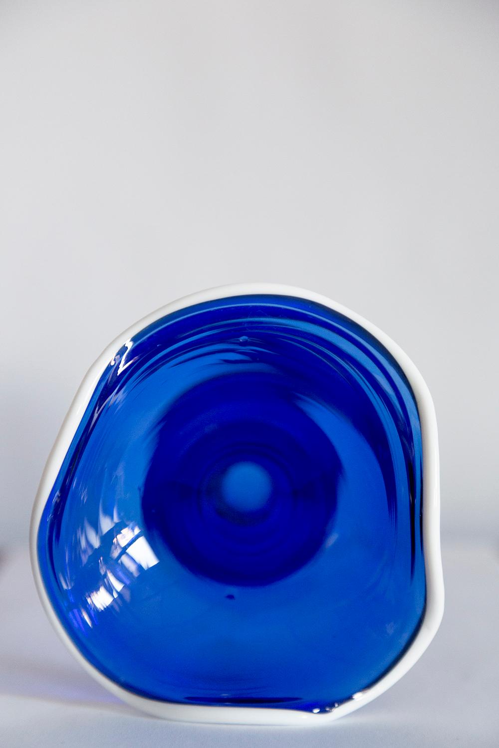 Mid Century Vintage Dark Blue and White Vase, Europe, 1980s For Sale 4