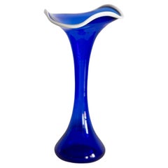 Vase bleu foncé et blanc du milieu du siècle dernier, Europe, années 1980